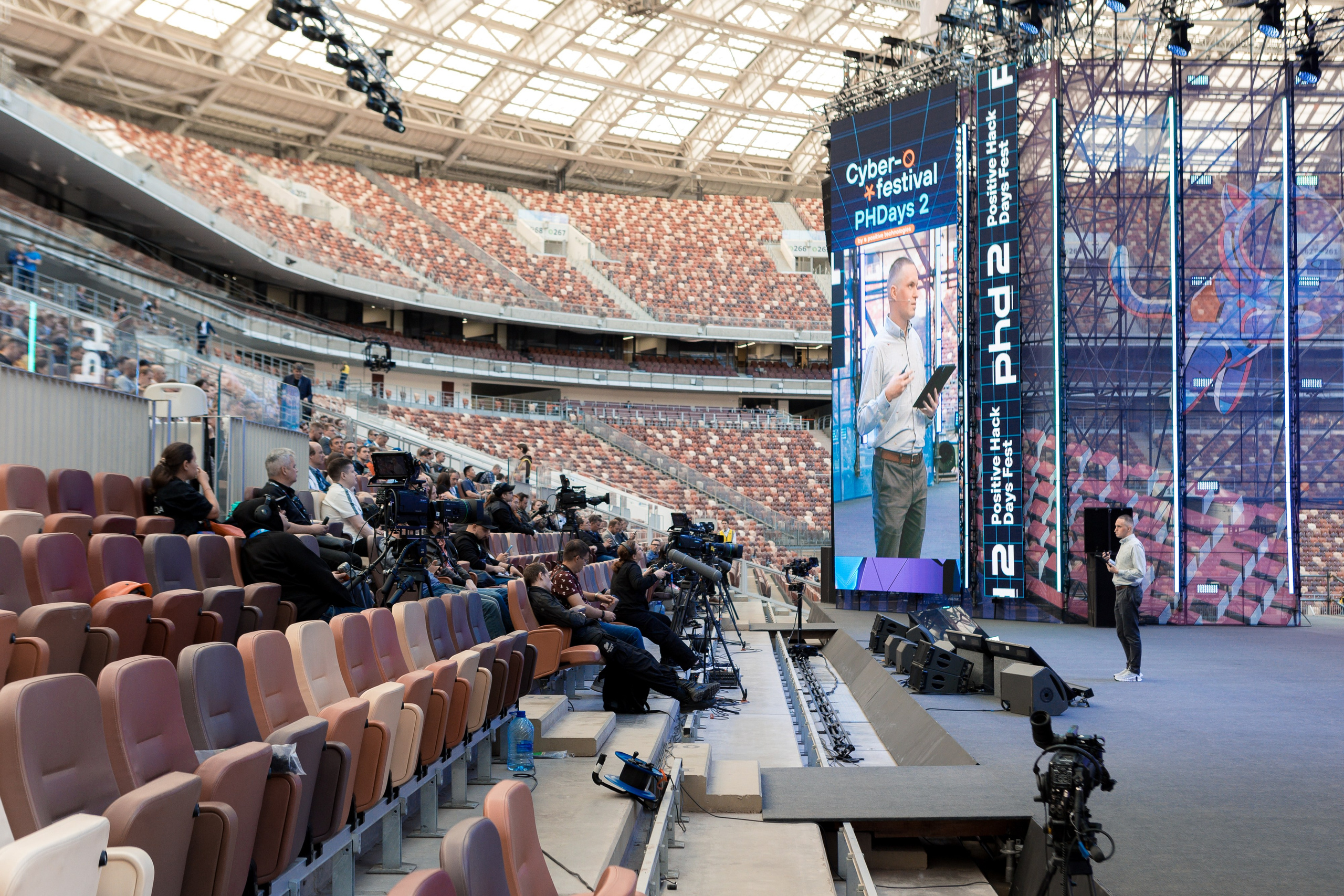 Лужники — Киберфестиваль Positive Hack Days 2. Фотограф Юлия Назарова