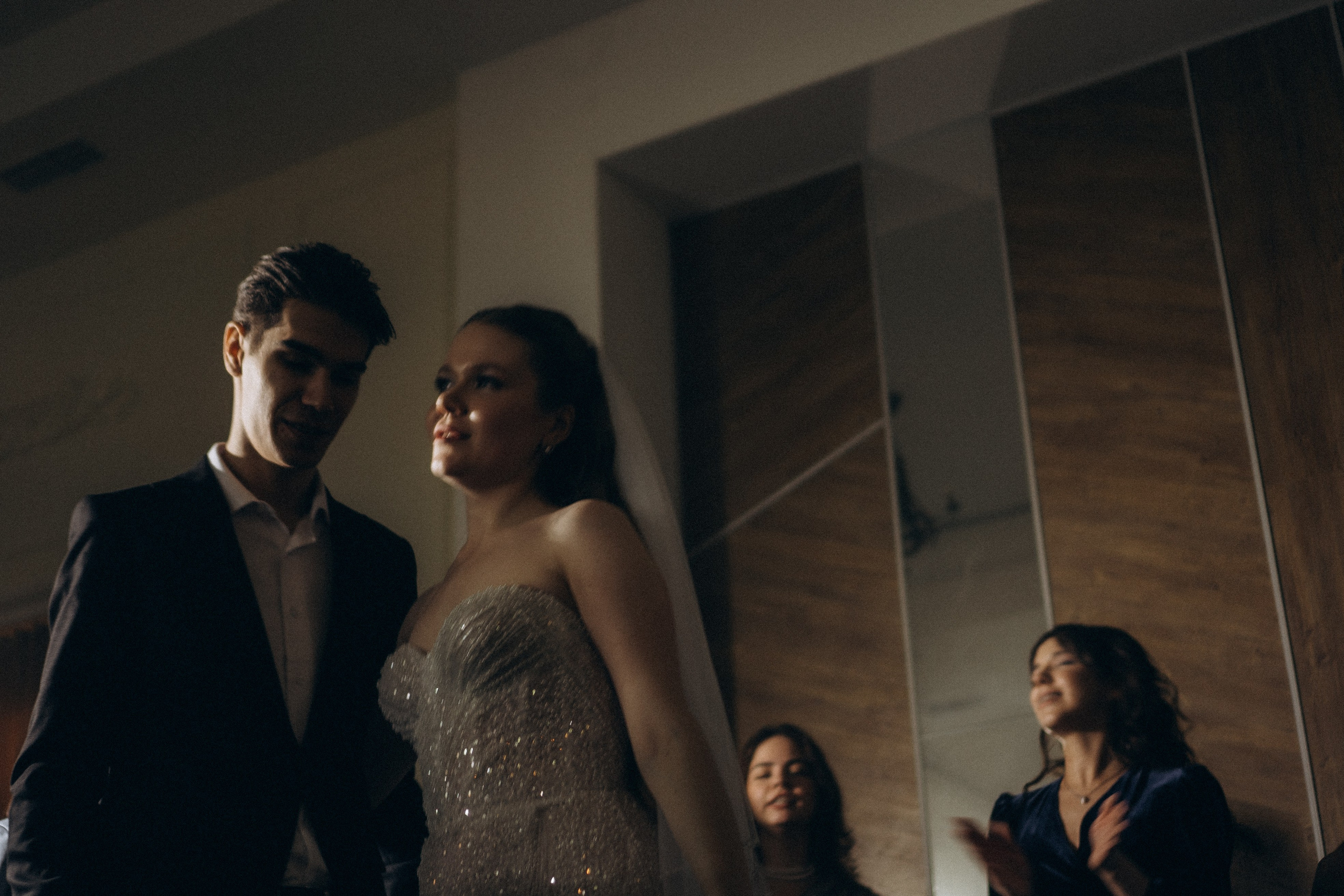 СВАДЕБНАЯ СЬЕМКА СБОРОВ В ОТЕЛЕ И ВЫЕЗД НА ЦЕРЕМОНИЮ (СНЯТО В СИБИРЕ В НИЖНЕВАРТОВСКЕ). Профессиональный фотограф, Санкт-Петербург — Виктория Богомолова