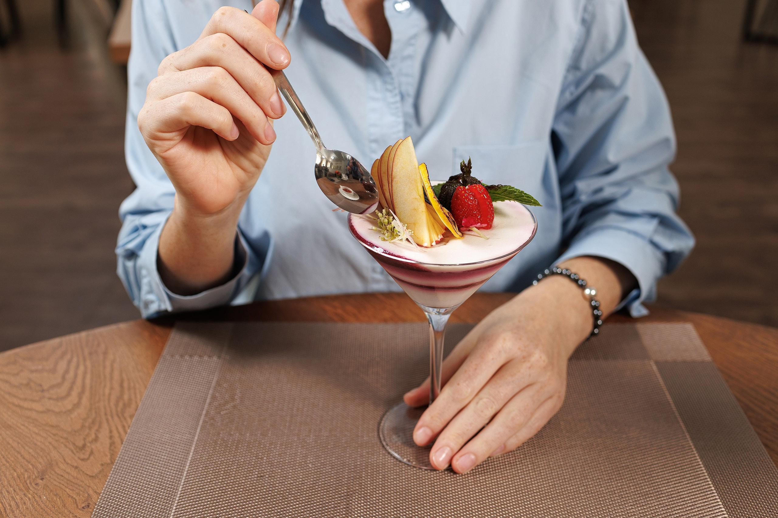 рекламаня, контент съемка медицинский процедур, спа, массажа для санаторя клининики парус в Бердске 