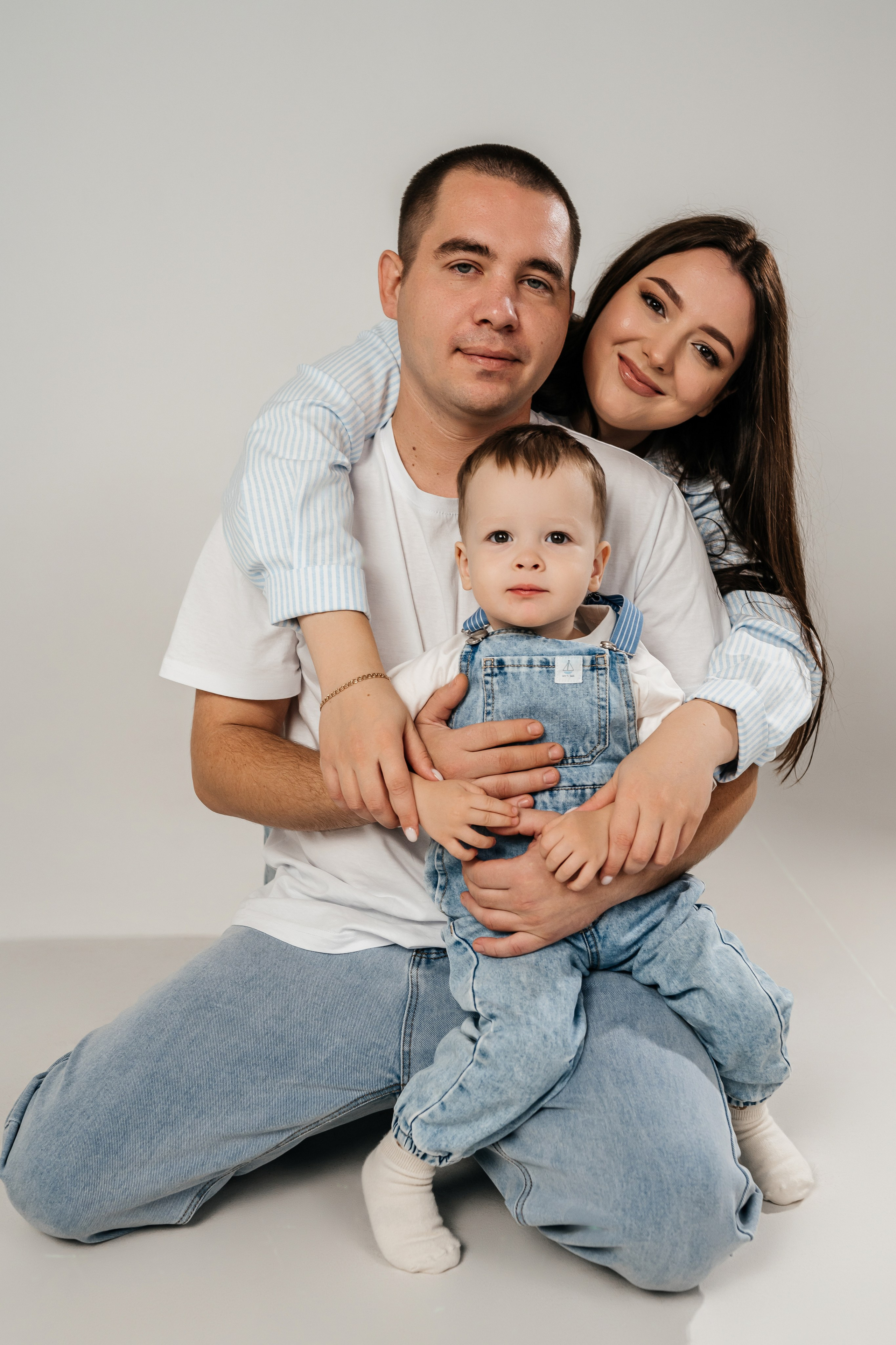 Семейная фотосессия в студии. Фотограф в Каменске-Шахтинском Ольга Сагал