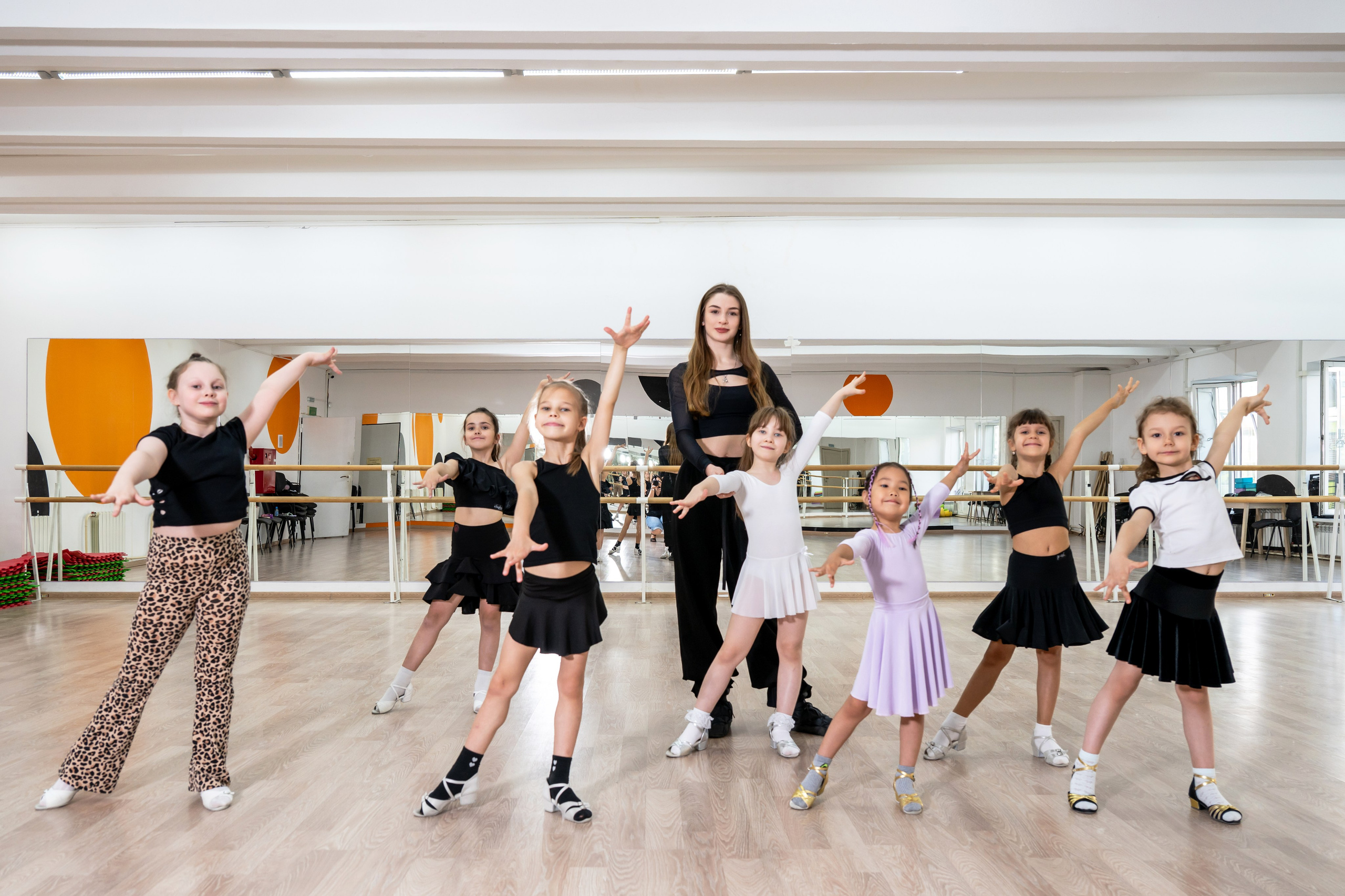 Группа 3-6 лет первый и второй год обучения. КонТакт — спортивные бальные танцы в Москве