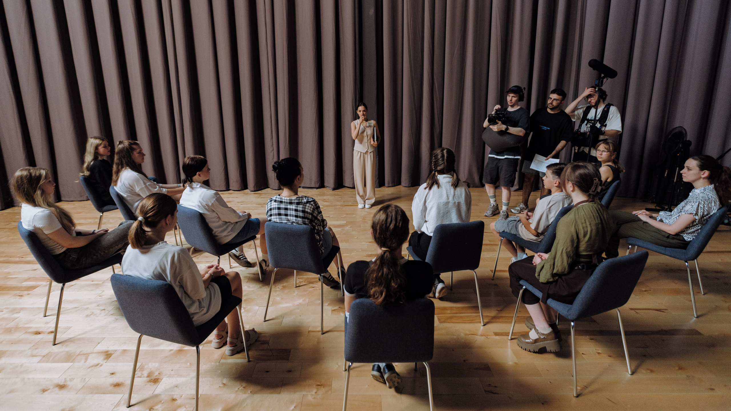 Женя Медведева / Уроки истории. Творческий и репортажный фотограф в Москве Клим Долгов