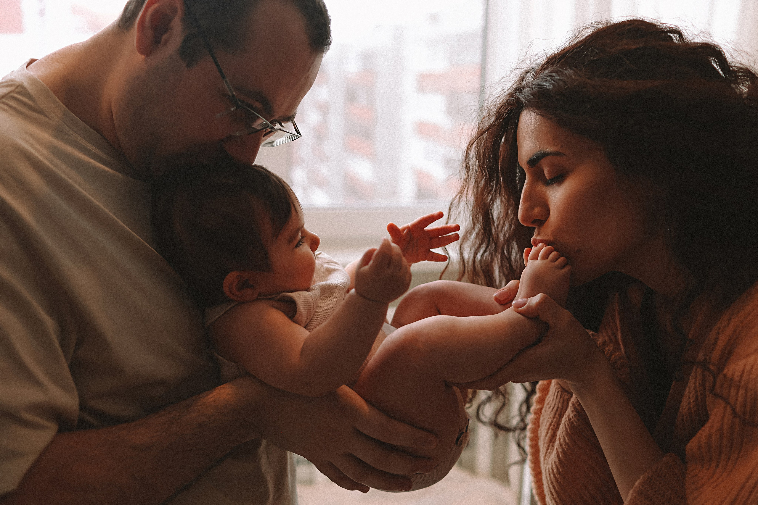 С малышкой. Семейный фотограф Тюмень, фотограф на роды Салмина Мария