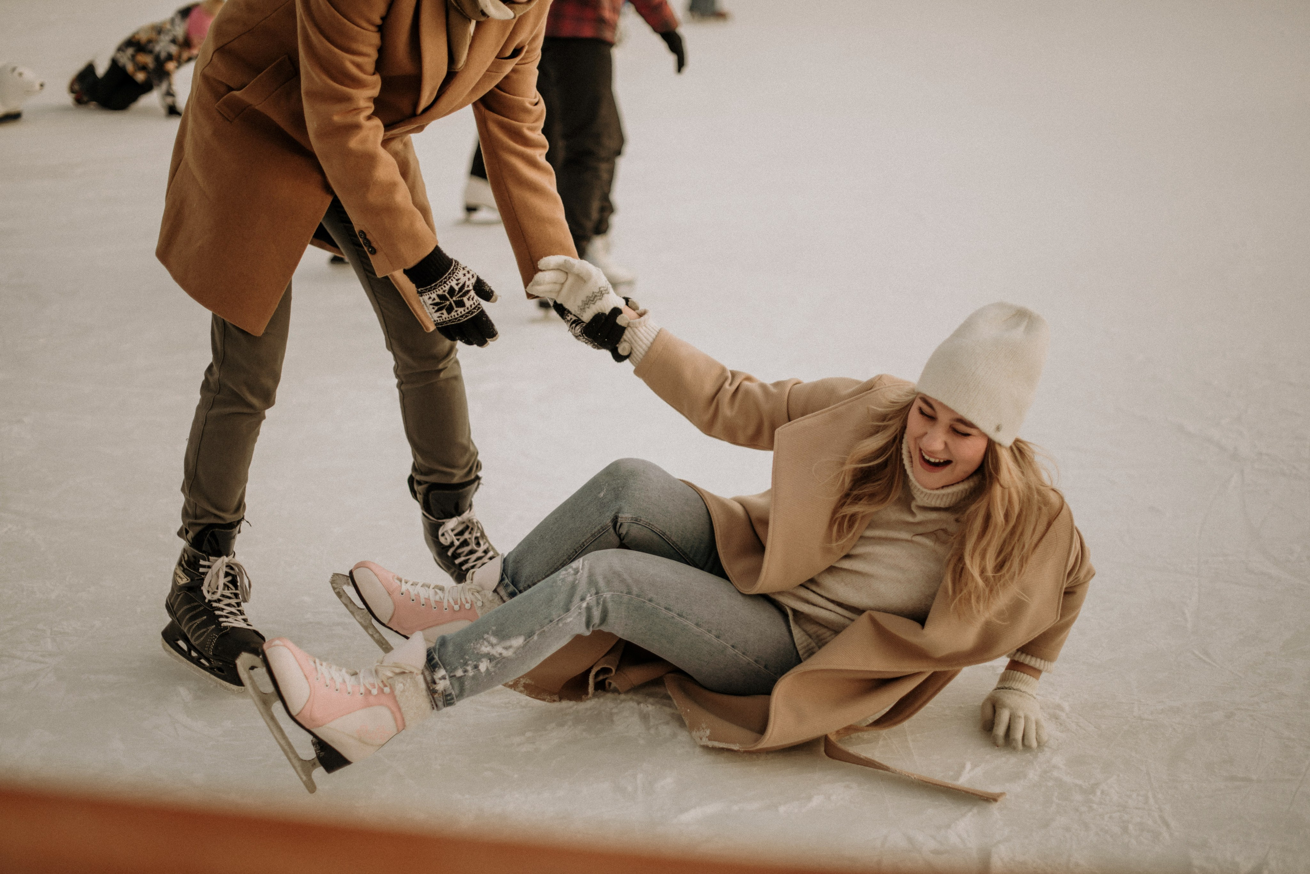 Лиза и Антон. Каток. Свадебный фотограф в Санкт-Петербурге София Шубик