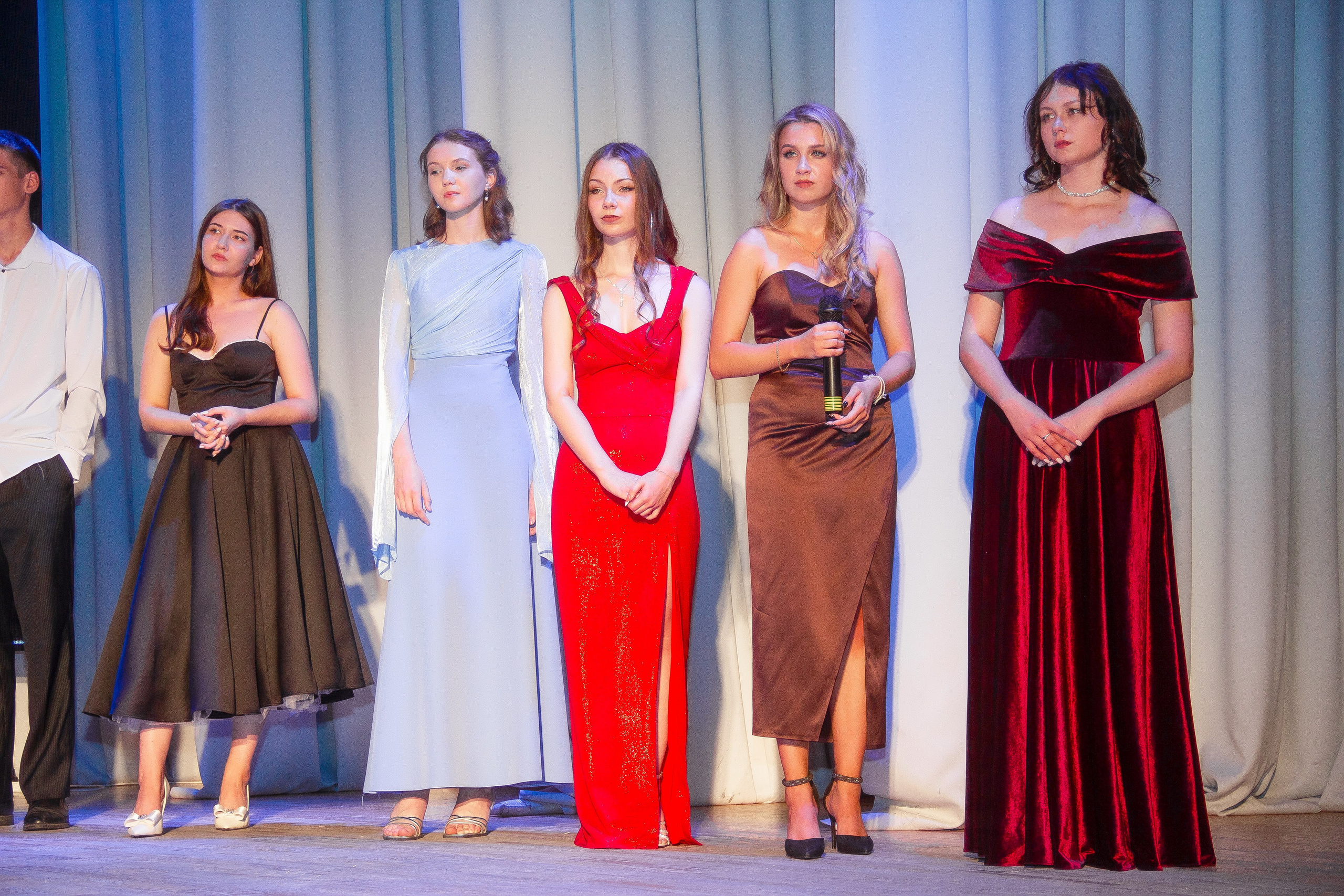 9-11 классы СЪЁМКИ ВЫПУСКНЫХ И ПОСЛЕДНИХ ЗВОНКОВ. Выпускные альбомы для школ и Детских садов в Барнауле /Выпускные/Свадебные/Детские/Семейные и др. виды съёмок /Фотограф Вера Валейко