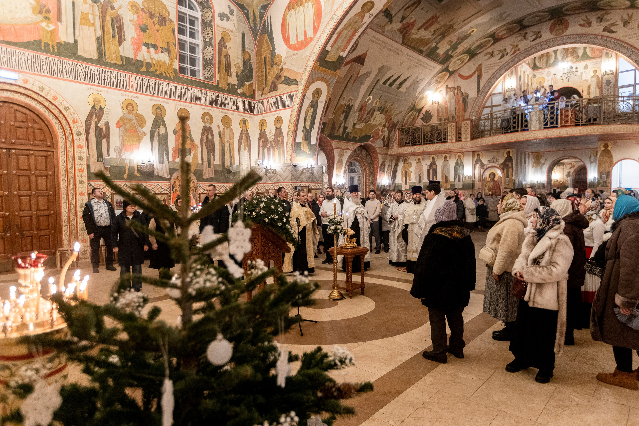 Рождество в храме Св. Вмч. Димитрия Солунского. Интерьерный фотограф в Москве Роман Потапов