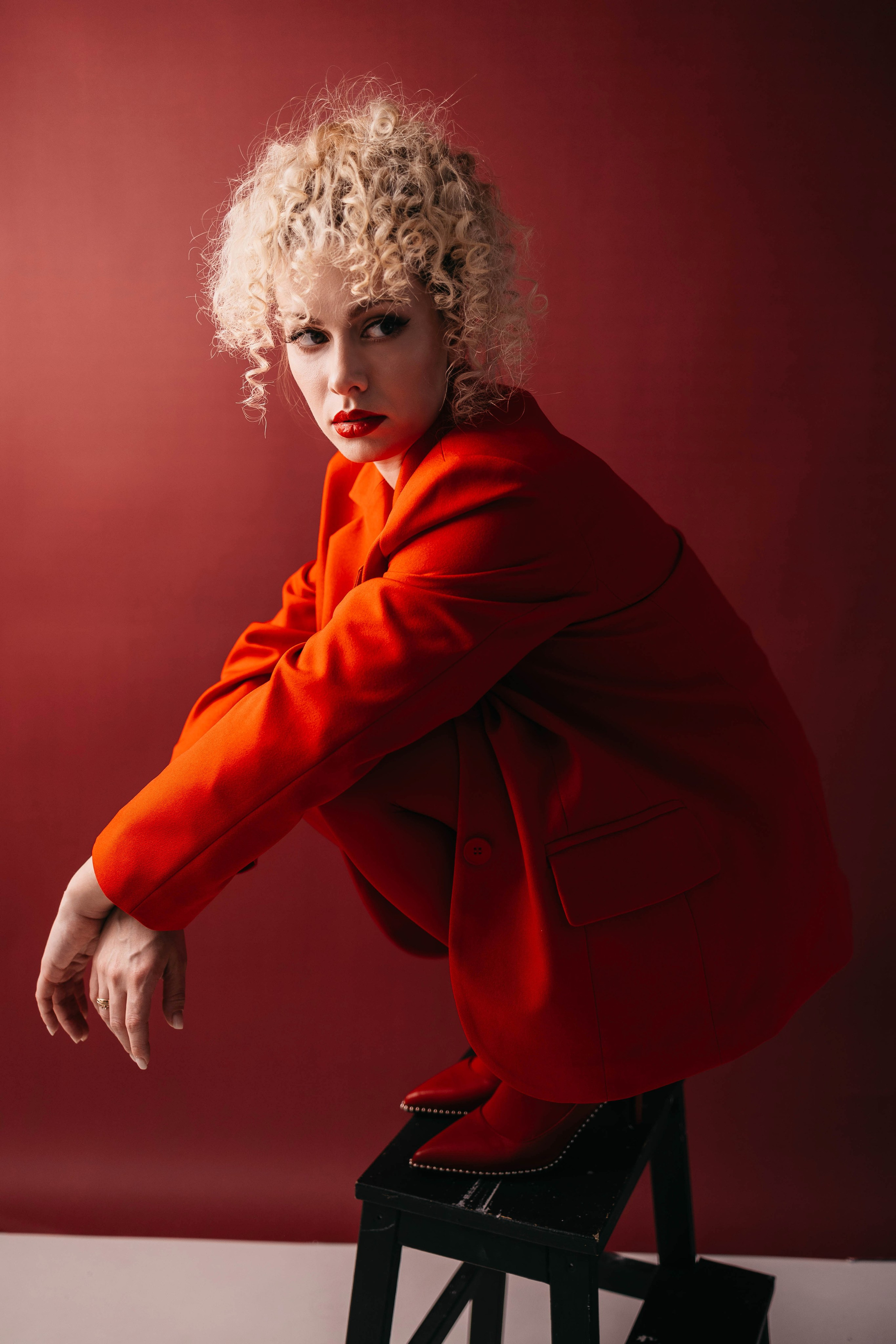 Ира в красном. Фотостудия Cute_photostudio в Твери. Фотограф в Твери Лагодная Яна