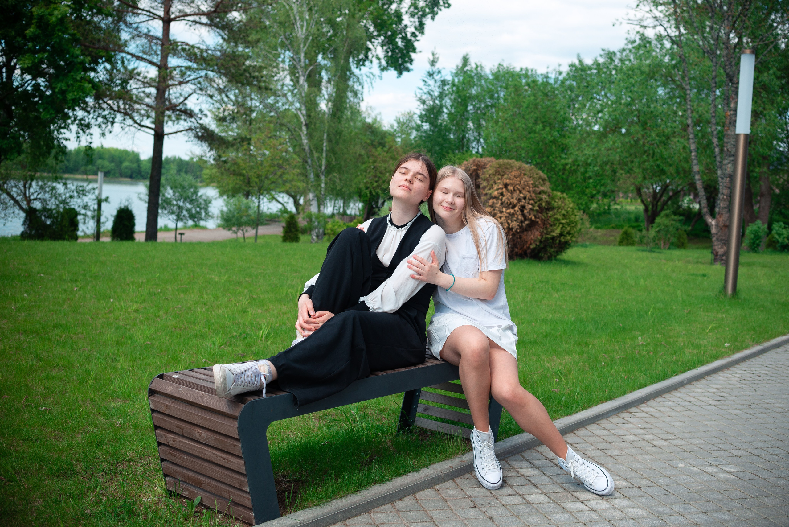 Выпускные альбомы 11 класс. Семейный фотограф на выписку из роддома и крещение Минск Настя Гришук