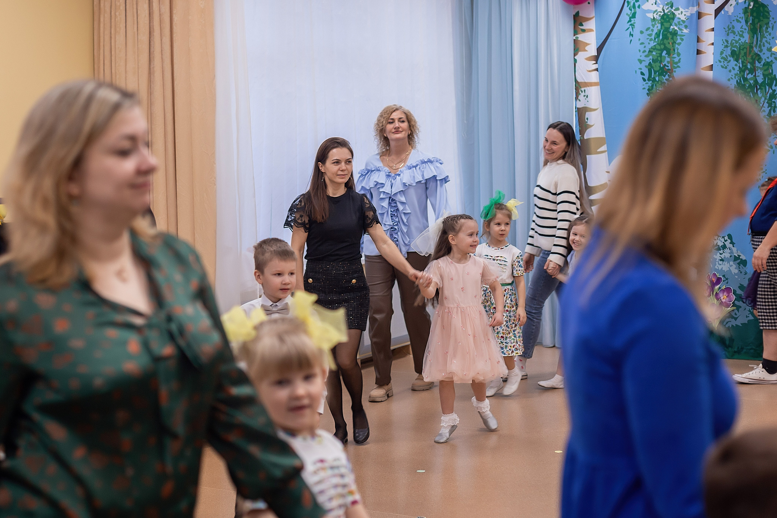 Весенний утренник_старшая группа_2025. Семейный фотограф в Санкт-Петербурге