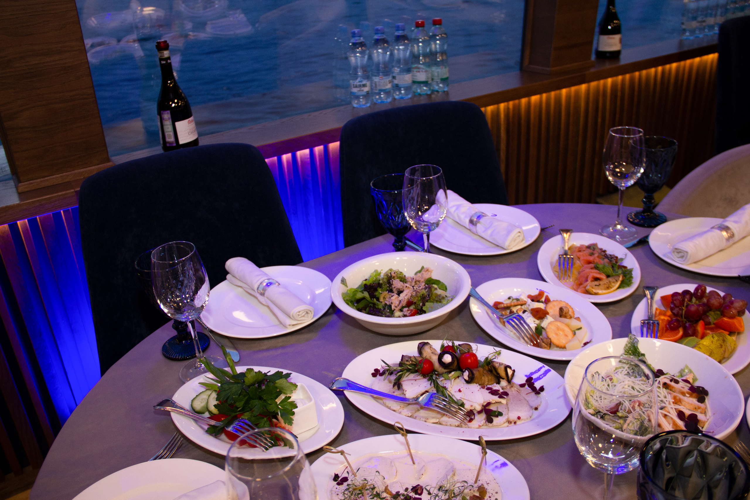 Съемка для сайта аренды катеров в Санкт-Петербурге, подготовка к свадебной прогулке по рекам и каналам. Фотограф в Санкт-Петербурге Смирнова Диана