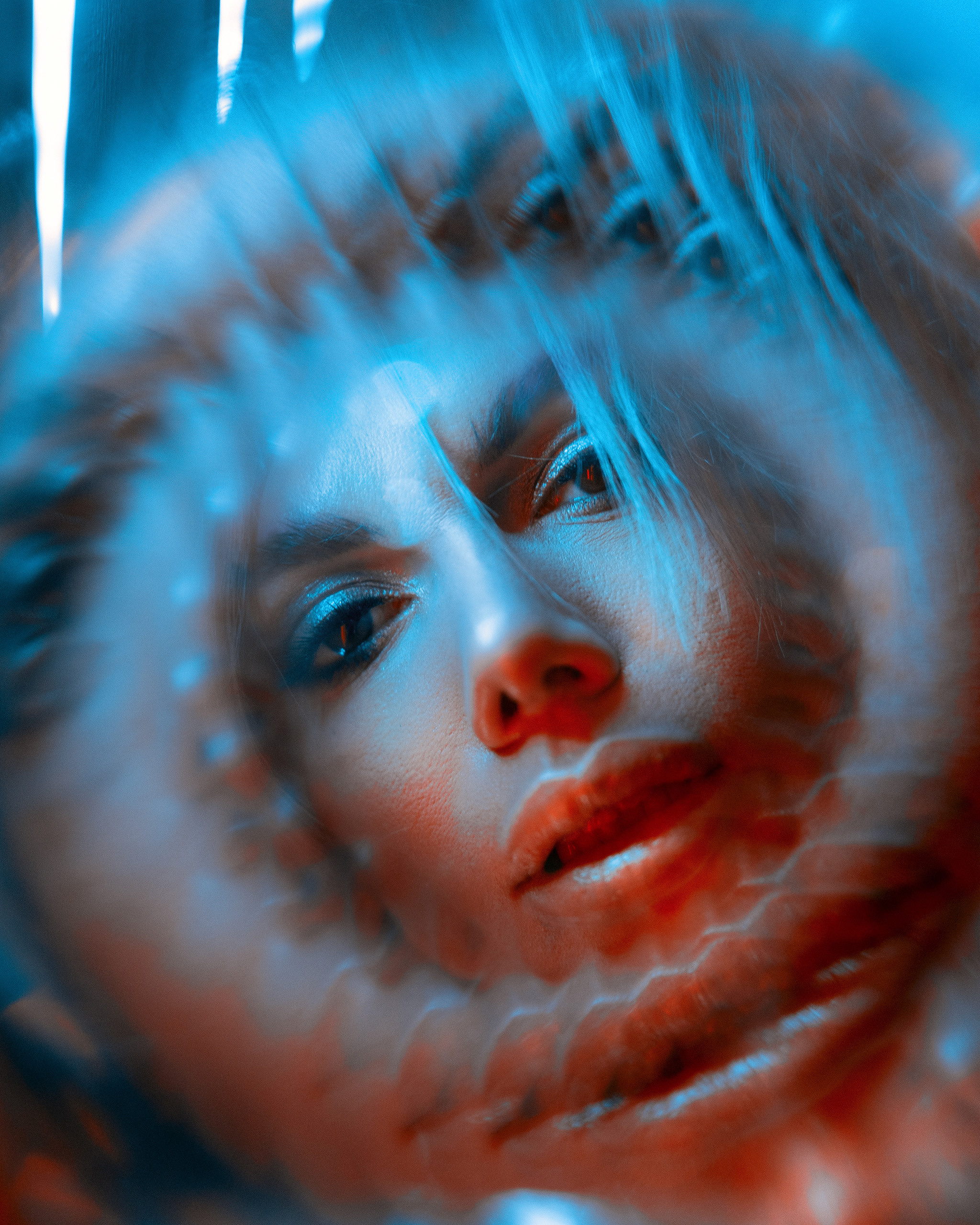 Инесса. Женский портрет в неоне с использованием призм. Фотограф Севастополь Крым | Шестаков Илья