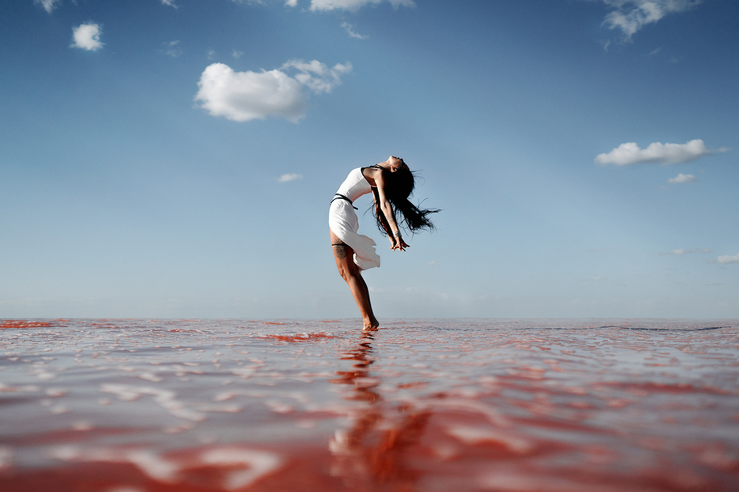 Портреты девушки на фоне розового озера. Фотограф Севастополь Крым | Шестаков Илья