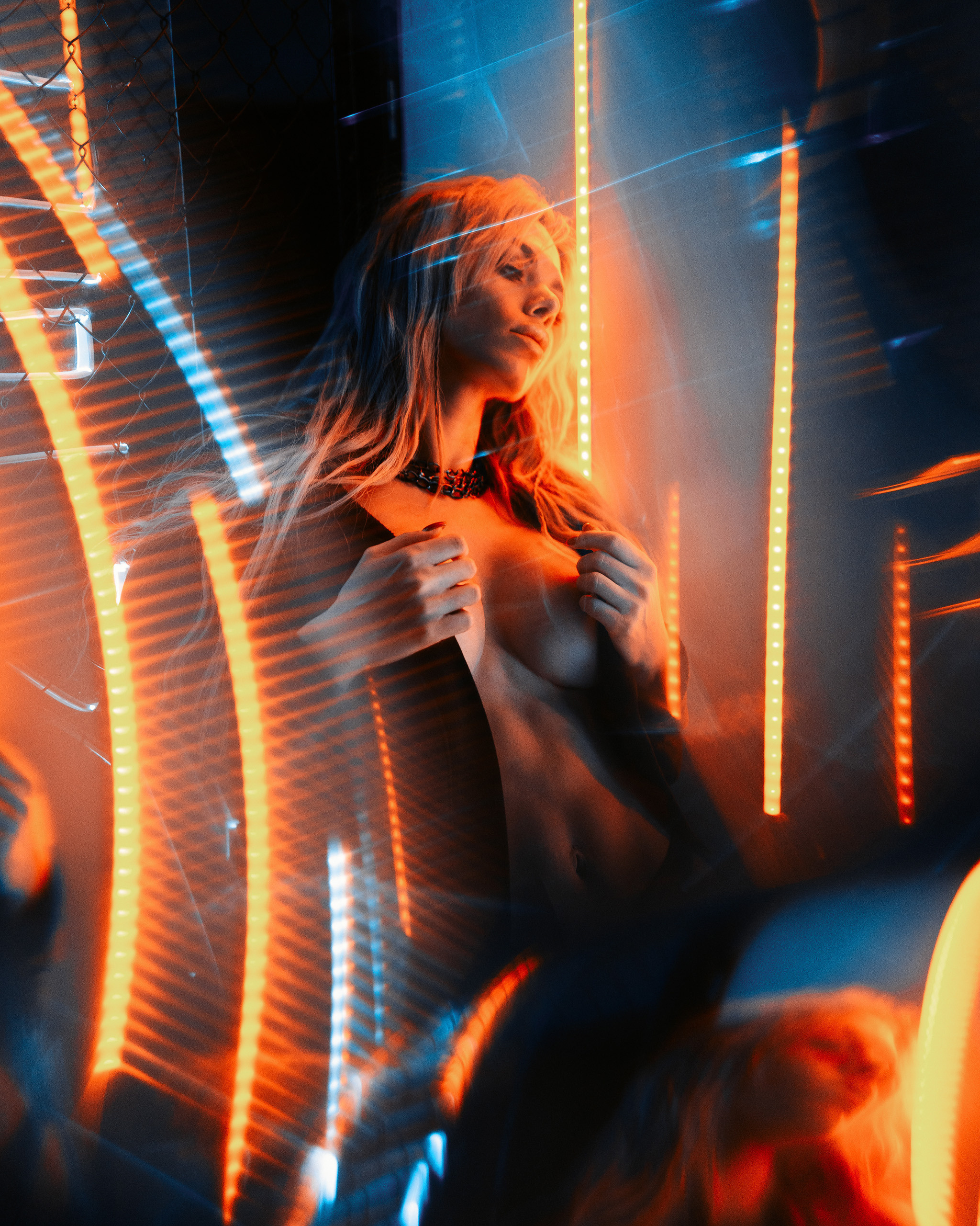 Инесса. Женский портрет в неоне с использованием призм. Фотограф Севастополь Крым | Шестаков Илья