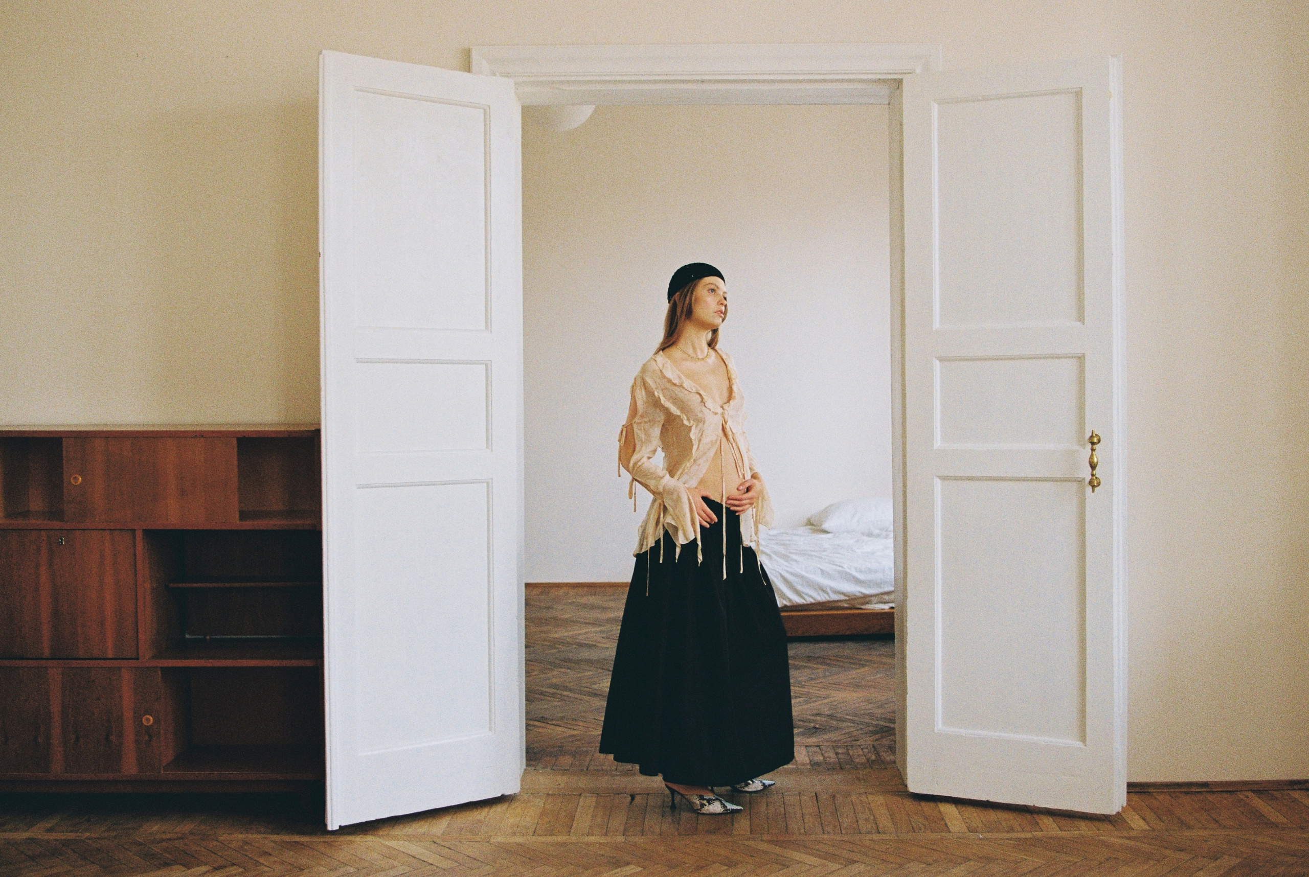 Pregnancy photography in studio Id409. Film & digital photographer. Ufa. Kamilla Ishmaeva