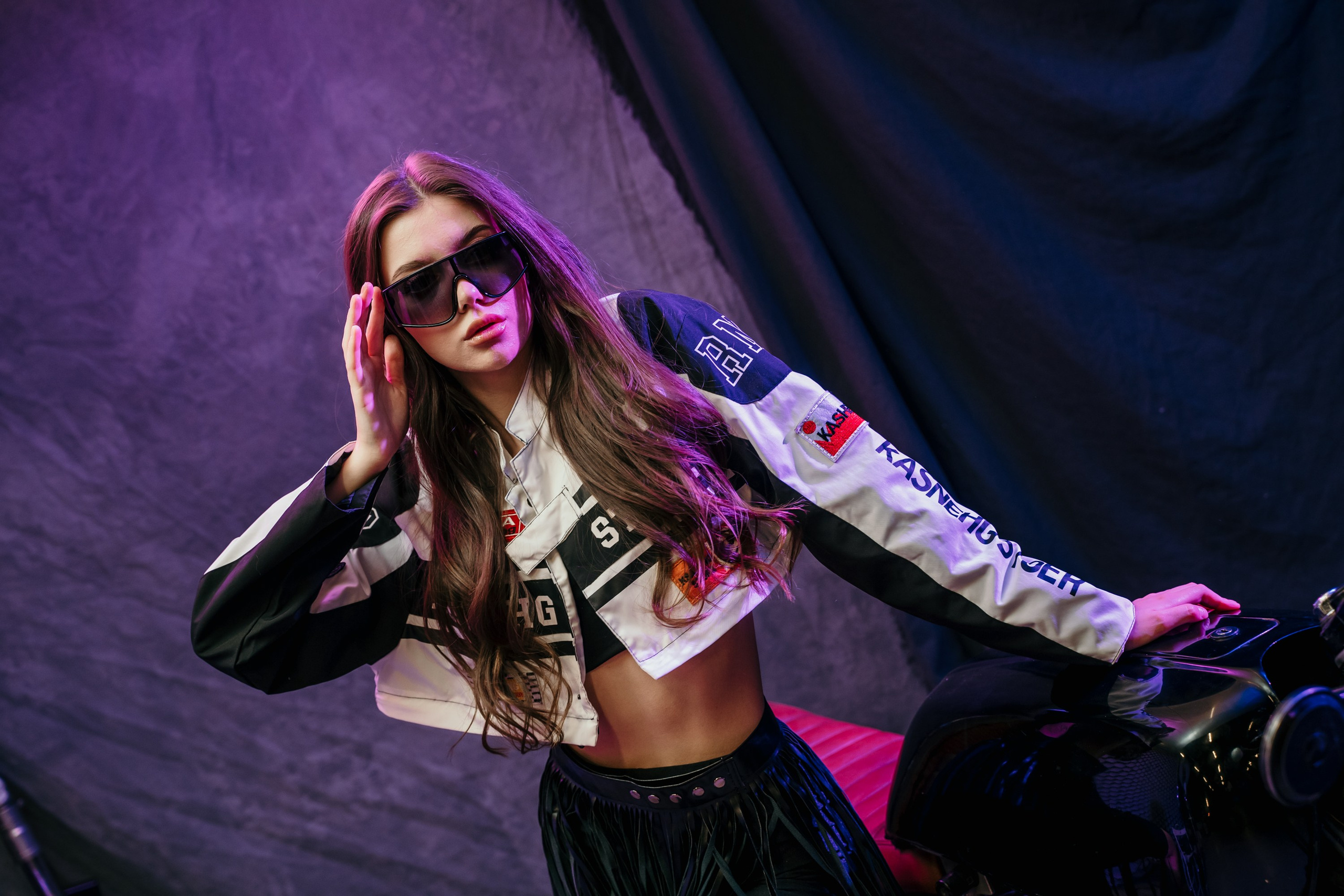 Фотосессия с мотоциклом в студии Санкт-Петербург. Свадебный, семейный, портретный, репортажный фотограф в Санкт-Петербурге