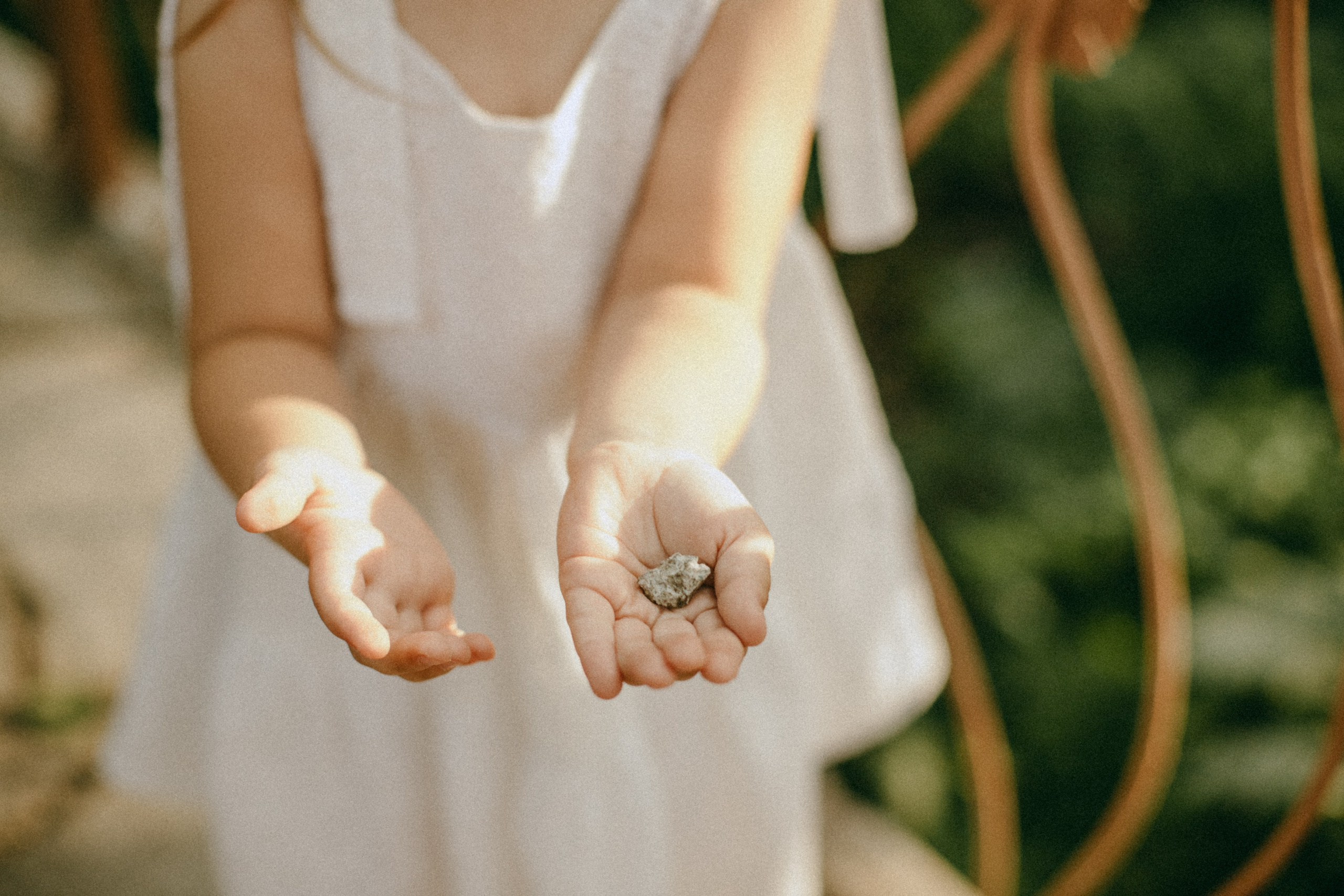 Эмма и Влада на летней прогулке с мамой. Фотограф Наталья Кургина Слюдянка Иркутск