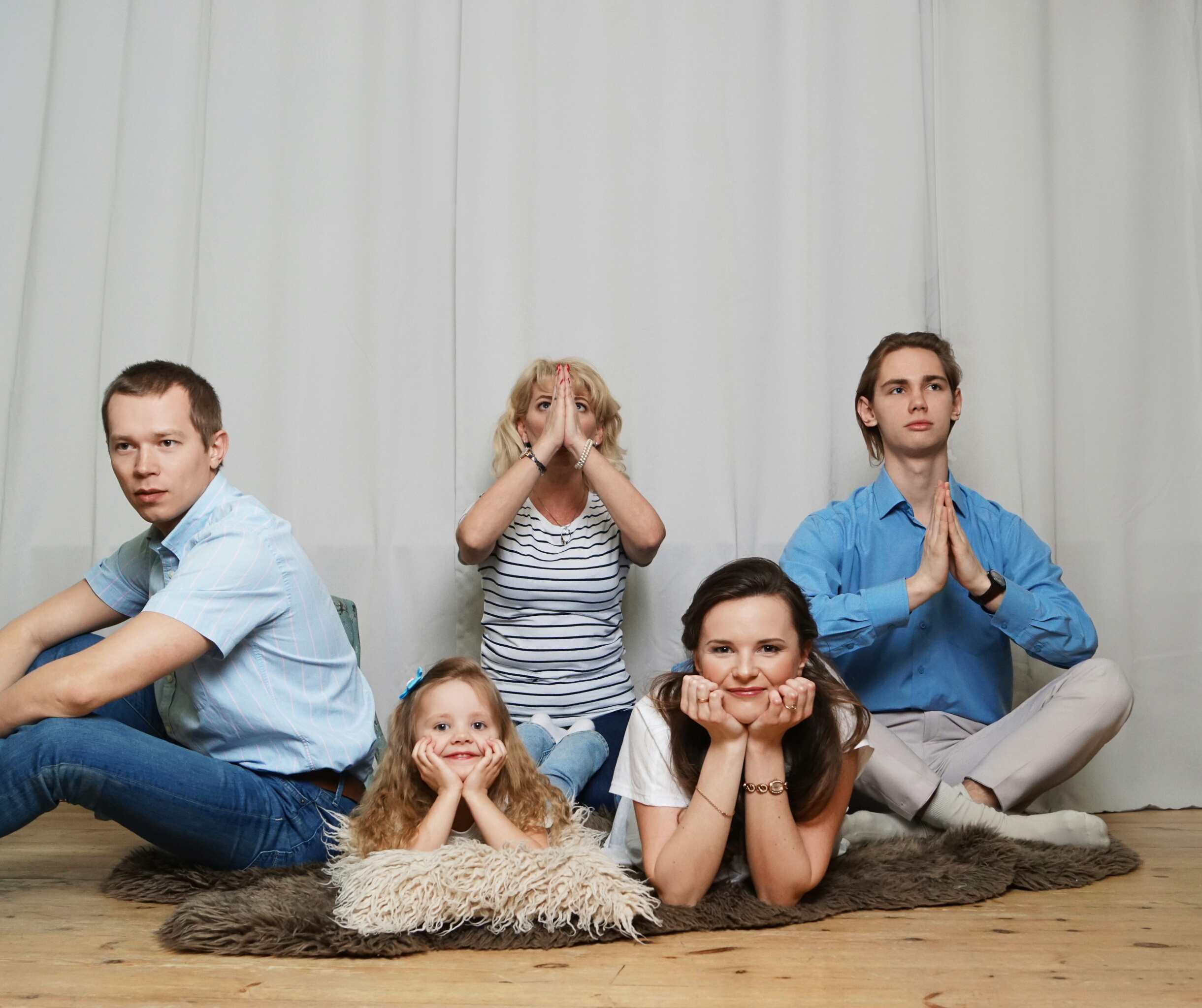 Семейная студийная съёмка. Фотограф Барт Полина. Снимаю в Санкт-Петербурге, Москве, Приозерске