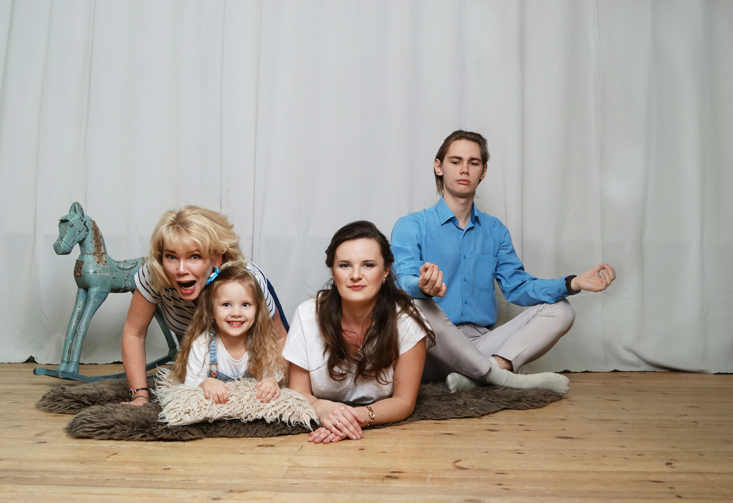 Семейная студийная съёмка. Фотограф Барт Полина. Снимаю в Санкт-Петербурге, Москве, Приозерске