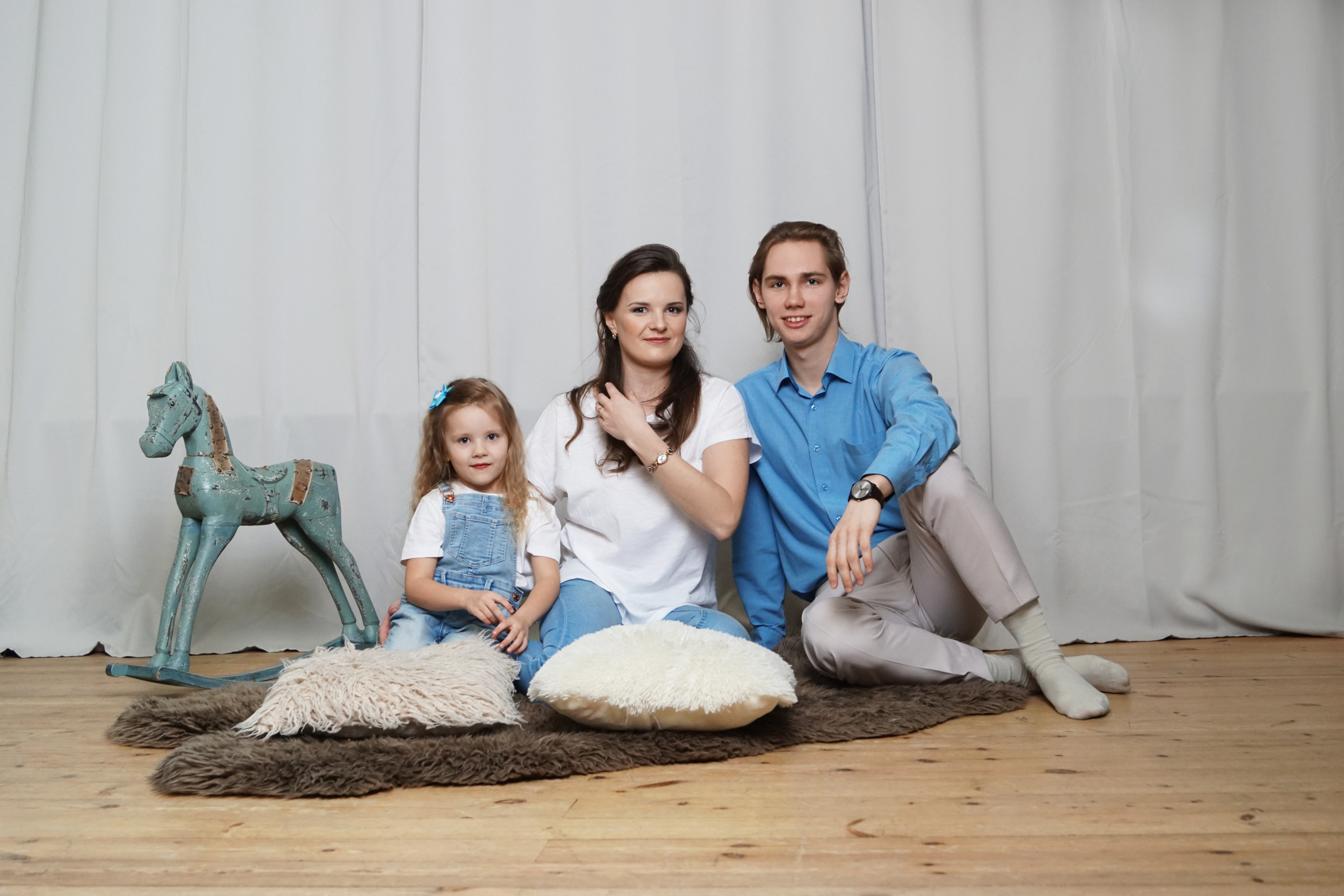 Семейная студийная съёмка. Фотограф Барт Полина. Снимаю в Санкт-Петербурге, Москве, Приозерске