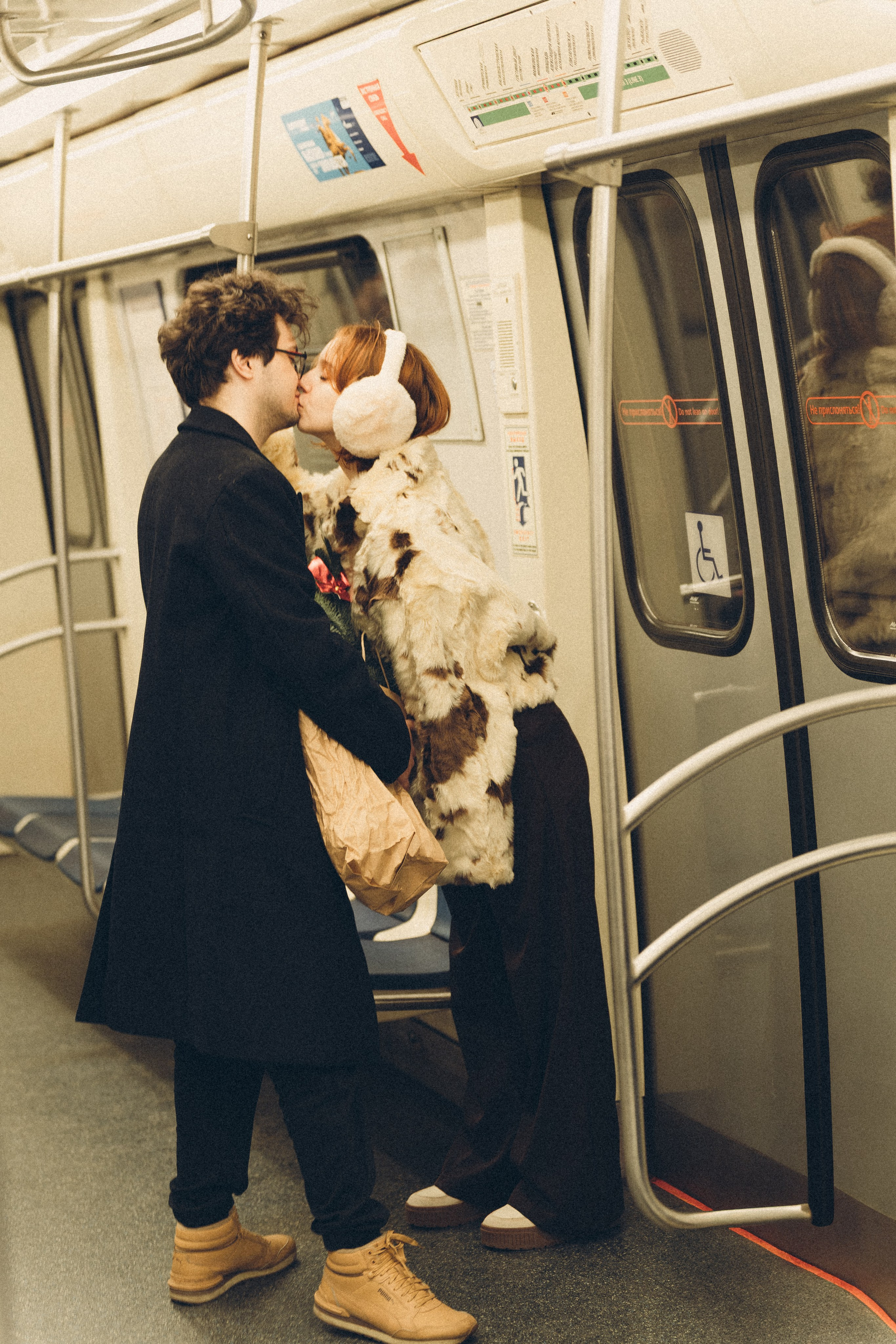 НОВОГОДНЯЯ ФОТОСЕСИИЯ ПАРЫ В МЕТРО ЛЮБОВЬ. Профессиональный фотограф, Санкт-Петербург — Виктория Богомолова