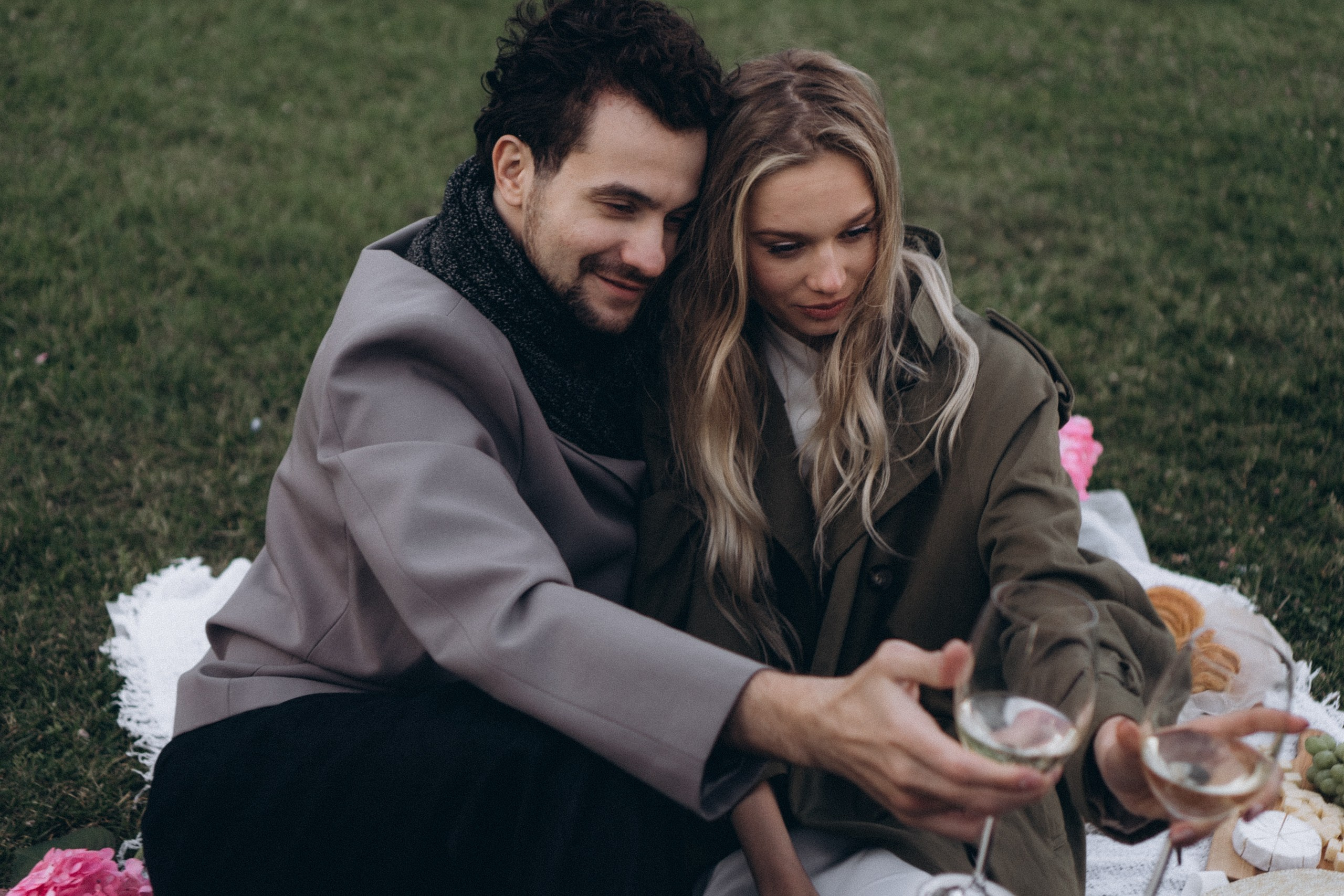 СВАДЕБНАЯ СЬЕМКА ПАРЫ НА РАССВЕТЕ В БЕЛЫЕ НОЧИ И ПРОГУЛКА С РАЗВОДНЫМИ МОСТАМИ И ПИКНИК ВОЗЛЕ ИСАКИЕВСКОГО СОБОРА. Профессиональный фотограф, Санкт-Петербург — Виктория Богомолова