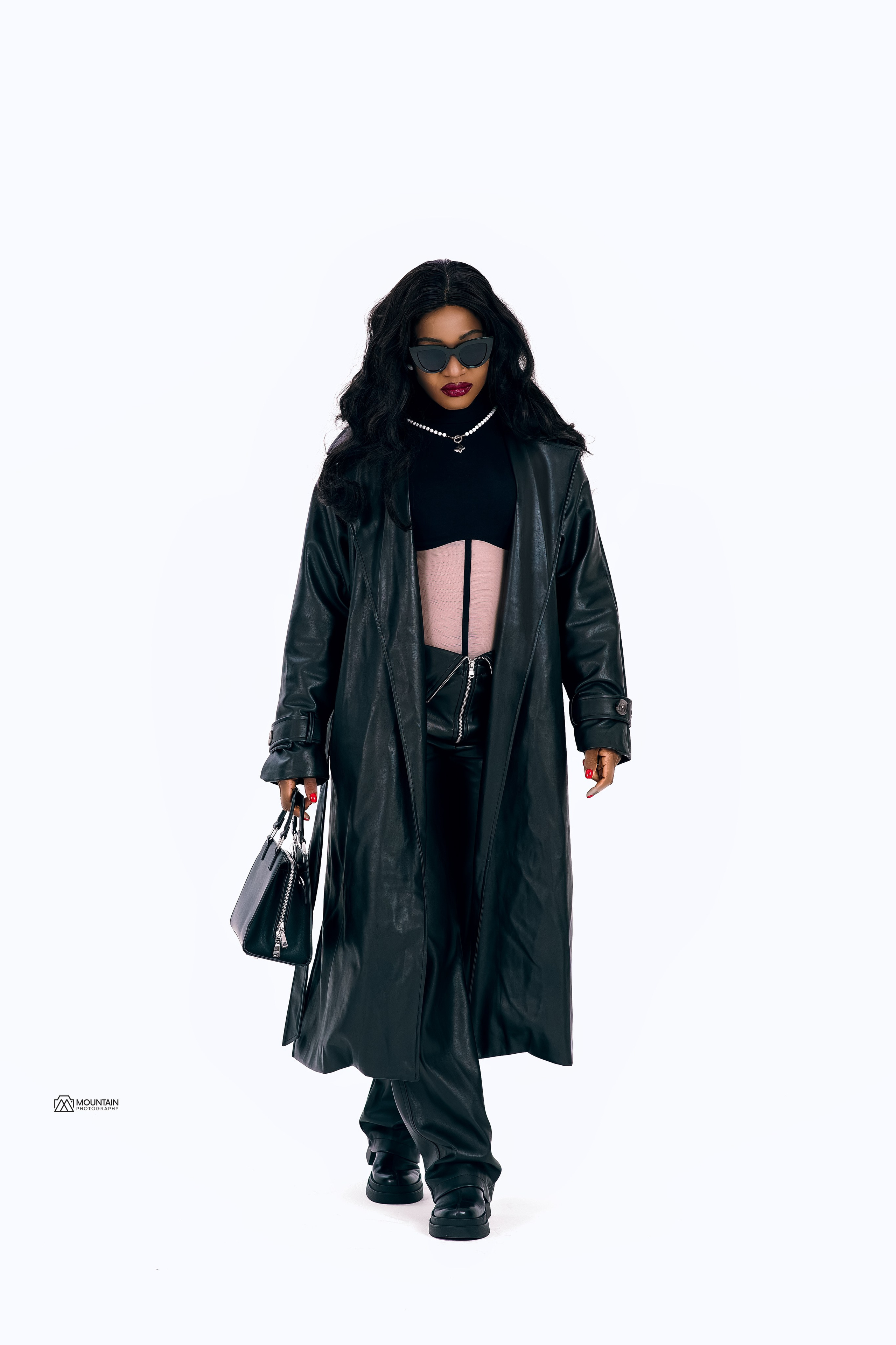 Studio Photoshoot. Я занимаюсь событийной, свадебной, товарной, студийной… фотографией