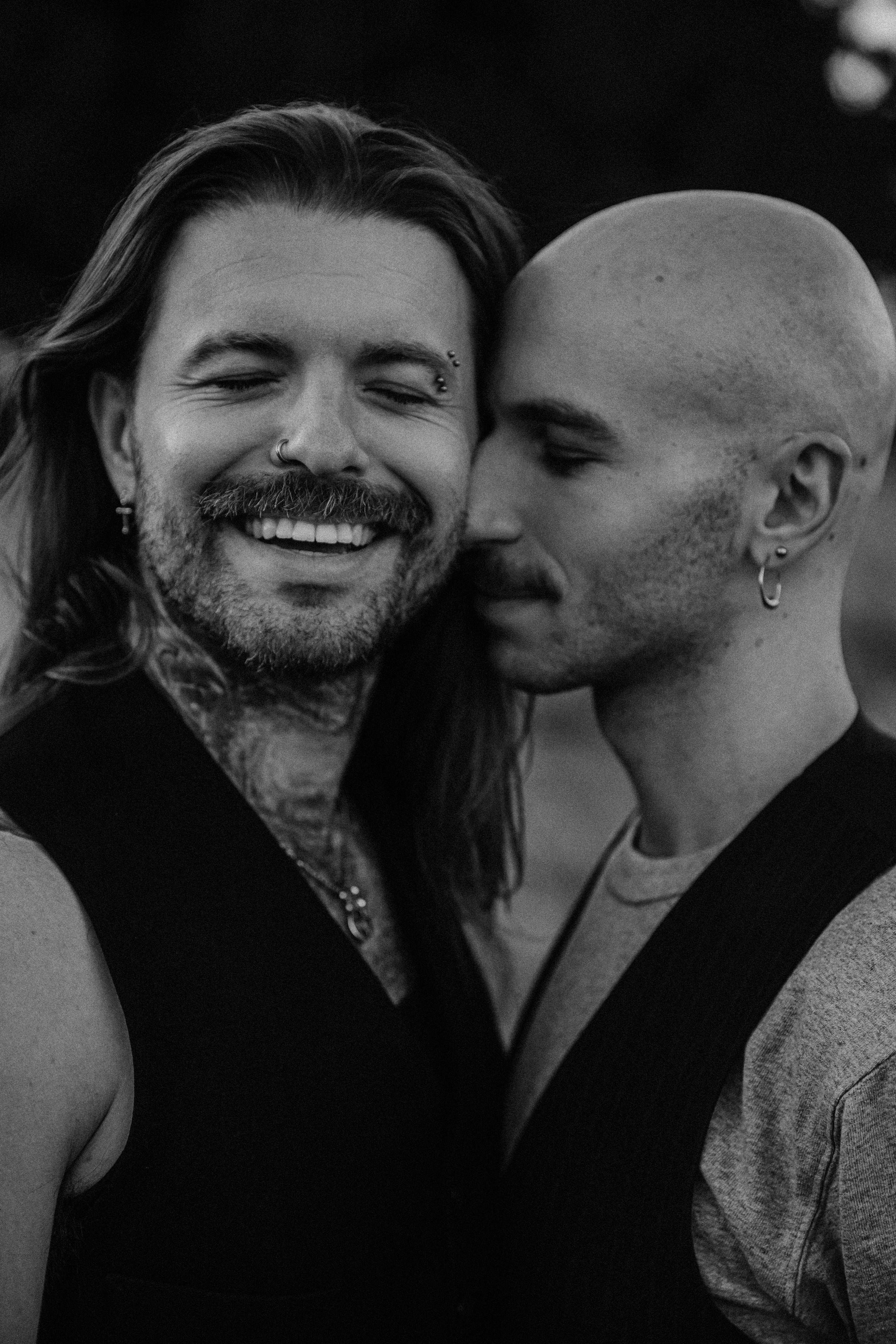 Парная сфотосессия в Грузии Тбилиси два парня нетрадиционная. Свадебный фотограф Грузия Тбилиси