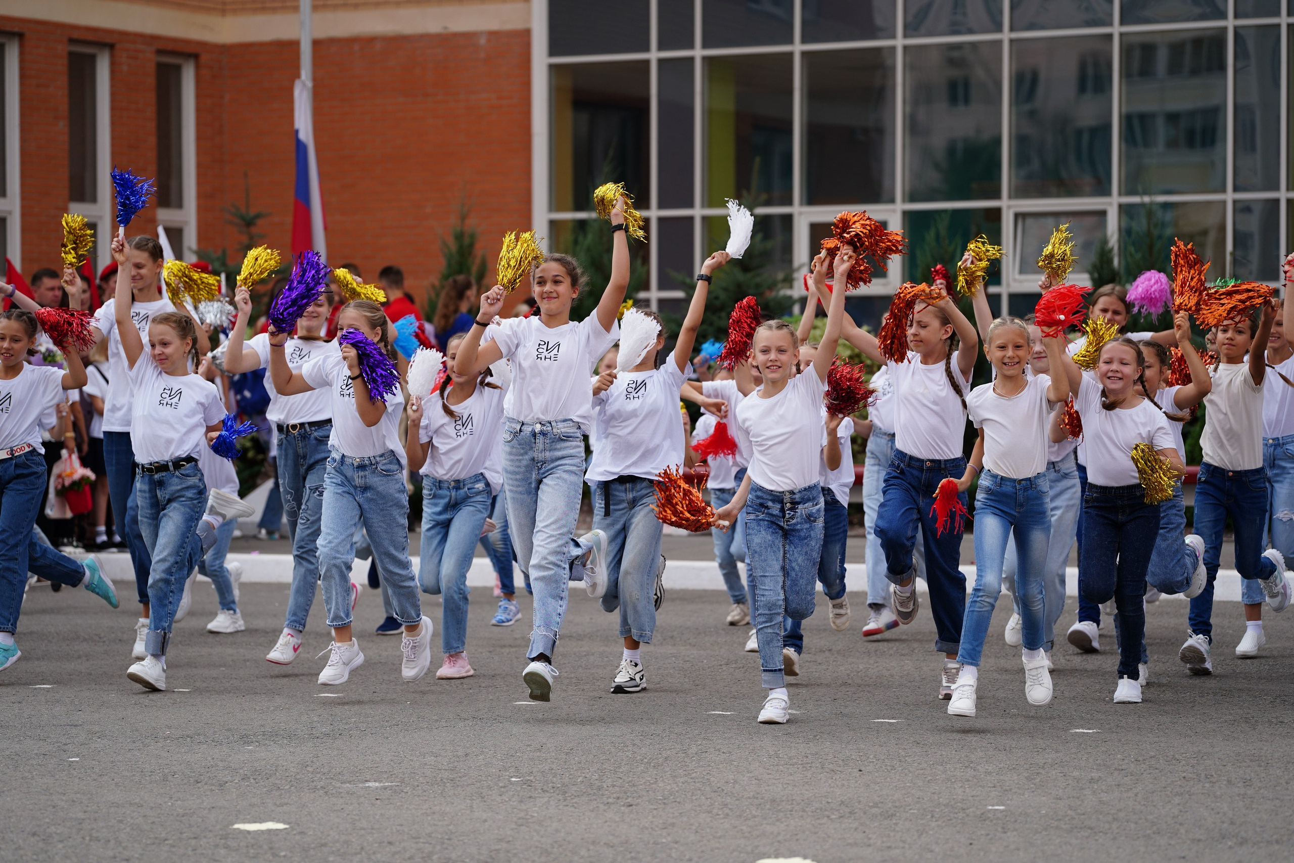 1 сентября Линейка. MEMENTO.Выпускные альбомы, школьные, юбилейные и другие книги. Ростов-на-Дону