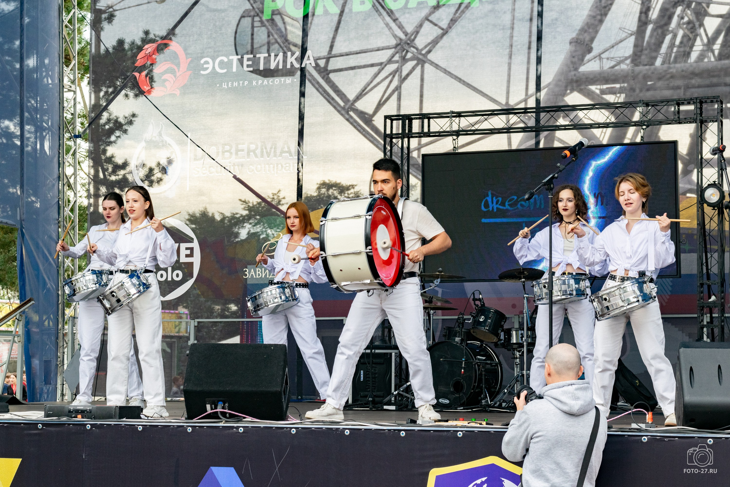 Антон Курдюмов фотограф в Хабаровске Рина Курдюмова фото27 foto27 Антон Дорофеев репортажный репортаж документалист Тони и Рина фотосоздатели Международный фестиваль Рок в защиту животных Хабаровск