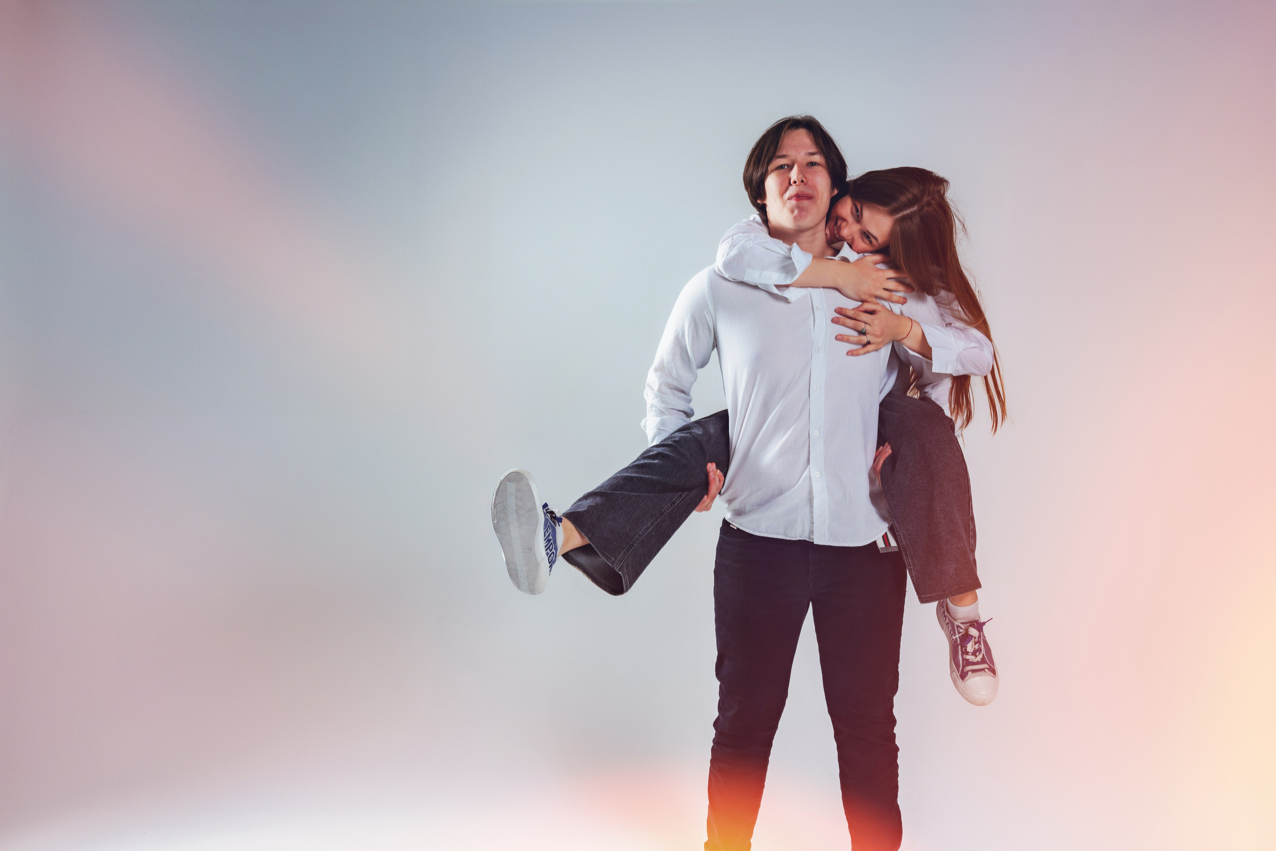 Лав стори фотосессия в студии для Кирилла и Анастасии. Портретный фотограф в Москве Фарид Леонов