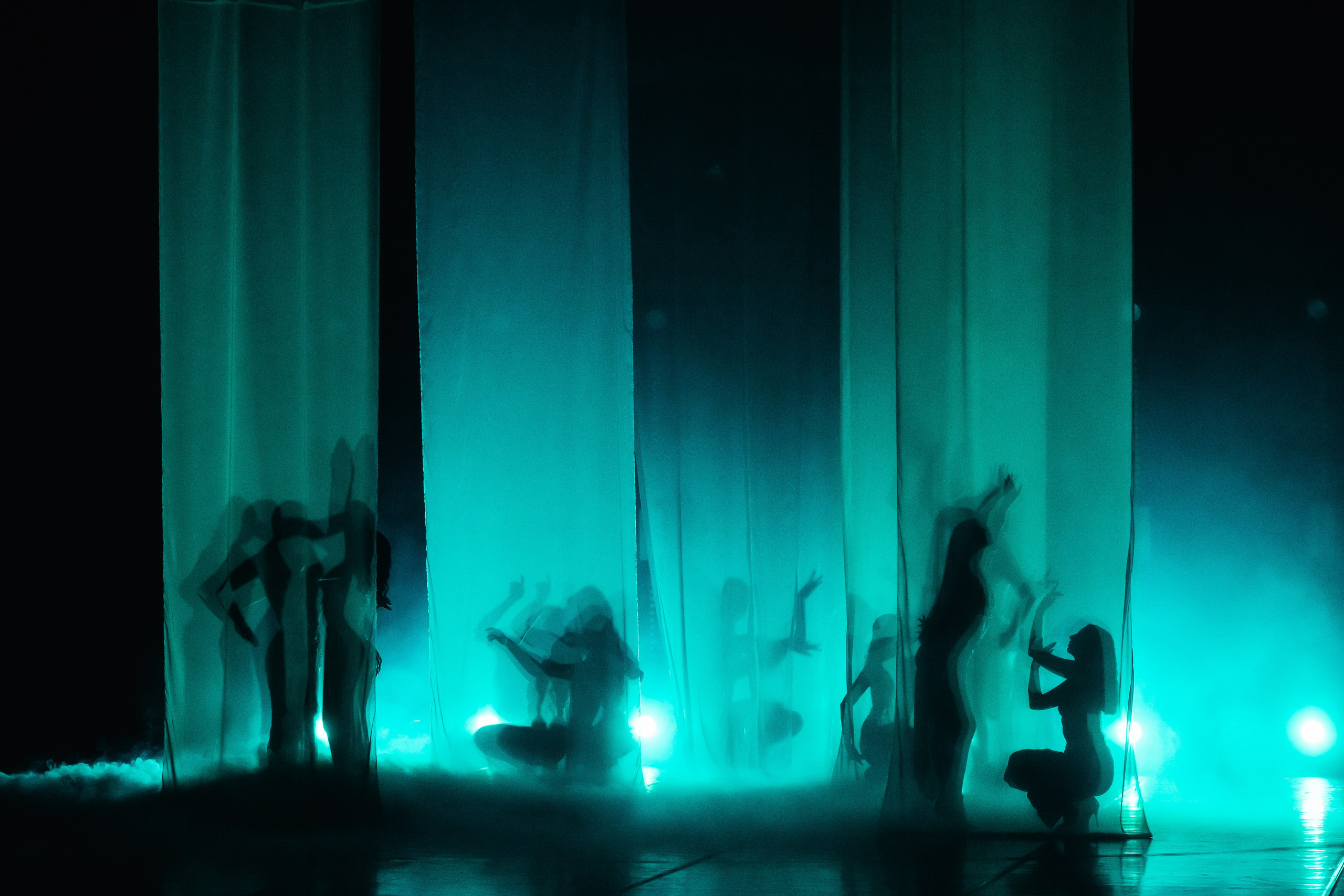 Танцевальное шоу «Ароматы. Перерождение». Художник по свету Максим Сергачев