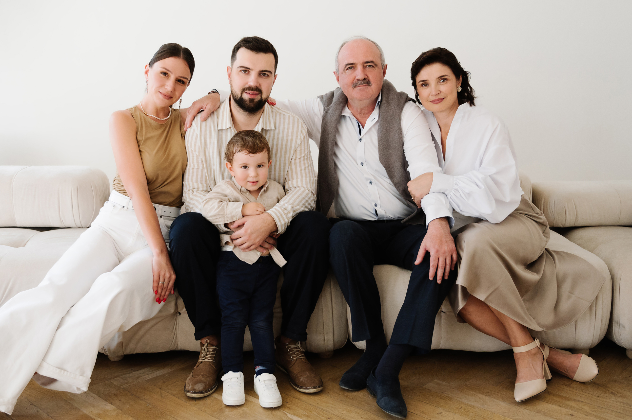 Марина семьей. Профессиональный фотограф беременности в СПБ. Стильные фотосессии беременности в стиле минимализм и классическая фотография