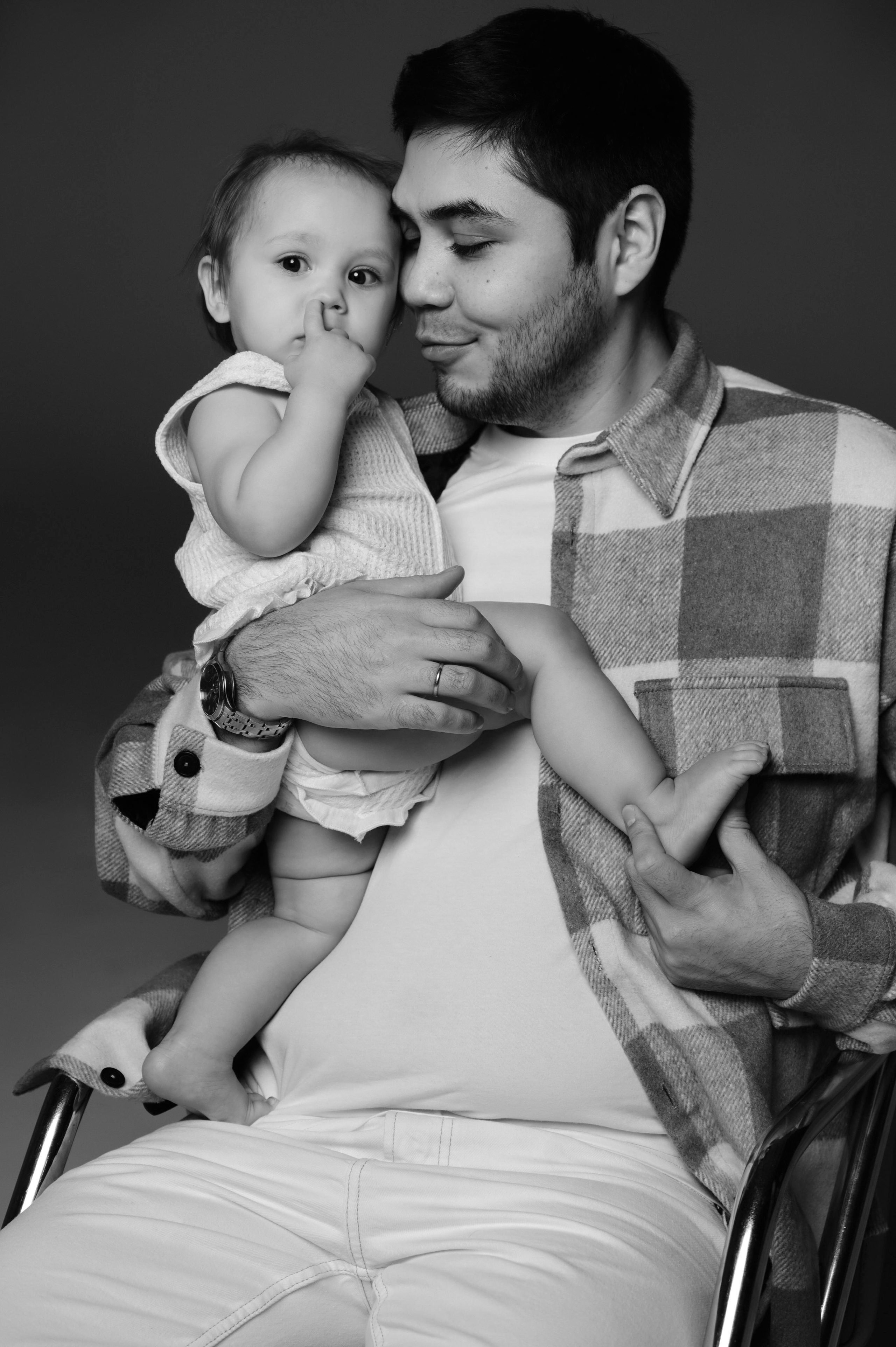 Анна с семьей. Профессиональный фотограф беременности в СПБ. Стильные фотосессии беременности в стиле минимализм и классическая фотография