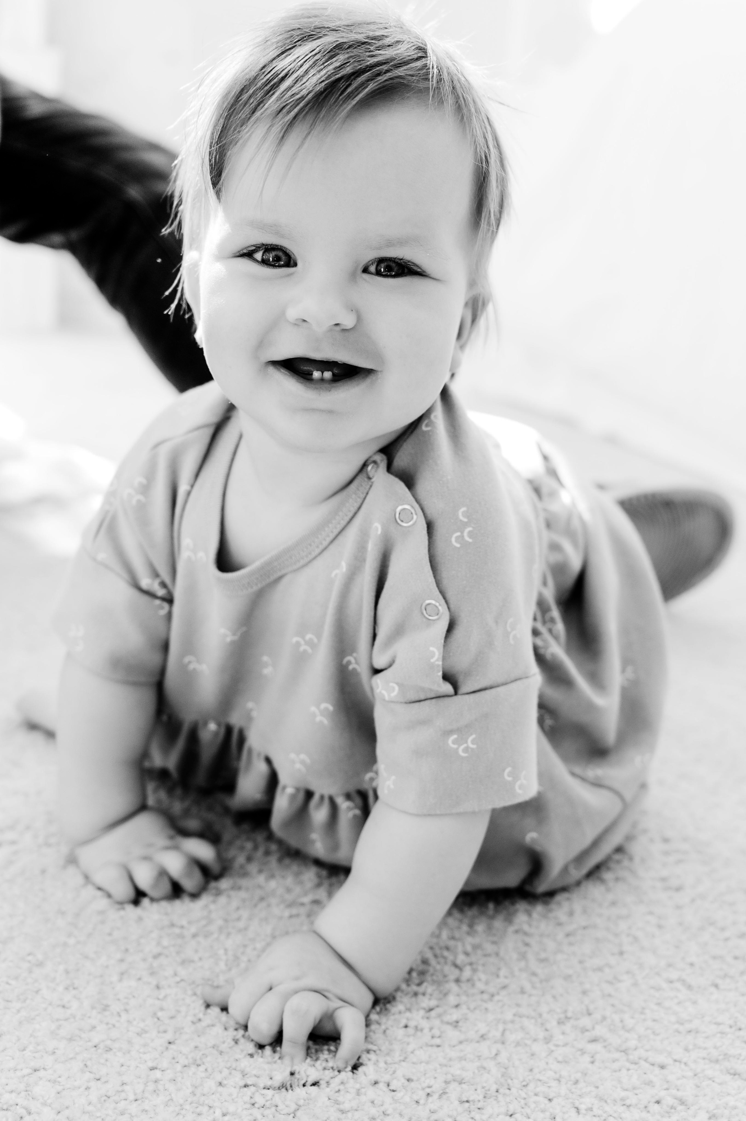 Наташа с семьей. Профессиональный фотограф беременности в СПБ. Стильные фотосессии беременности в стиле минимализм и классическая фотография