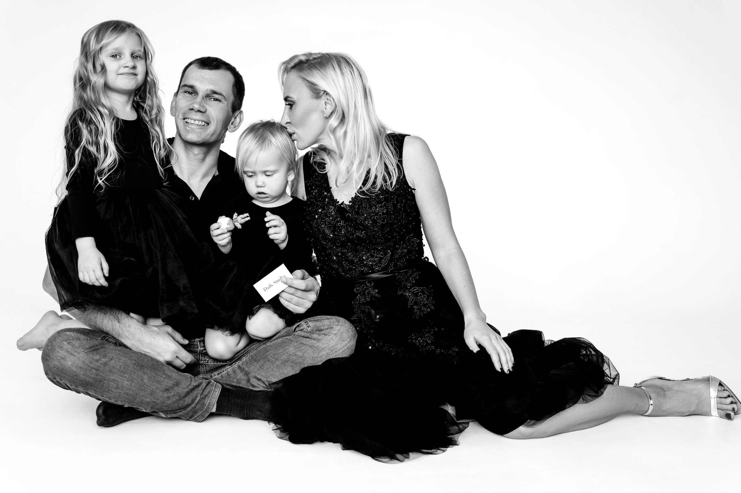 Юлия. Профессиональный фотограф беременности в СПБ. Стильные фотосессии беременности в стиле минимализм и классическая фотография