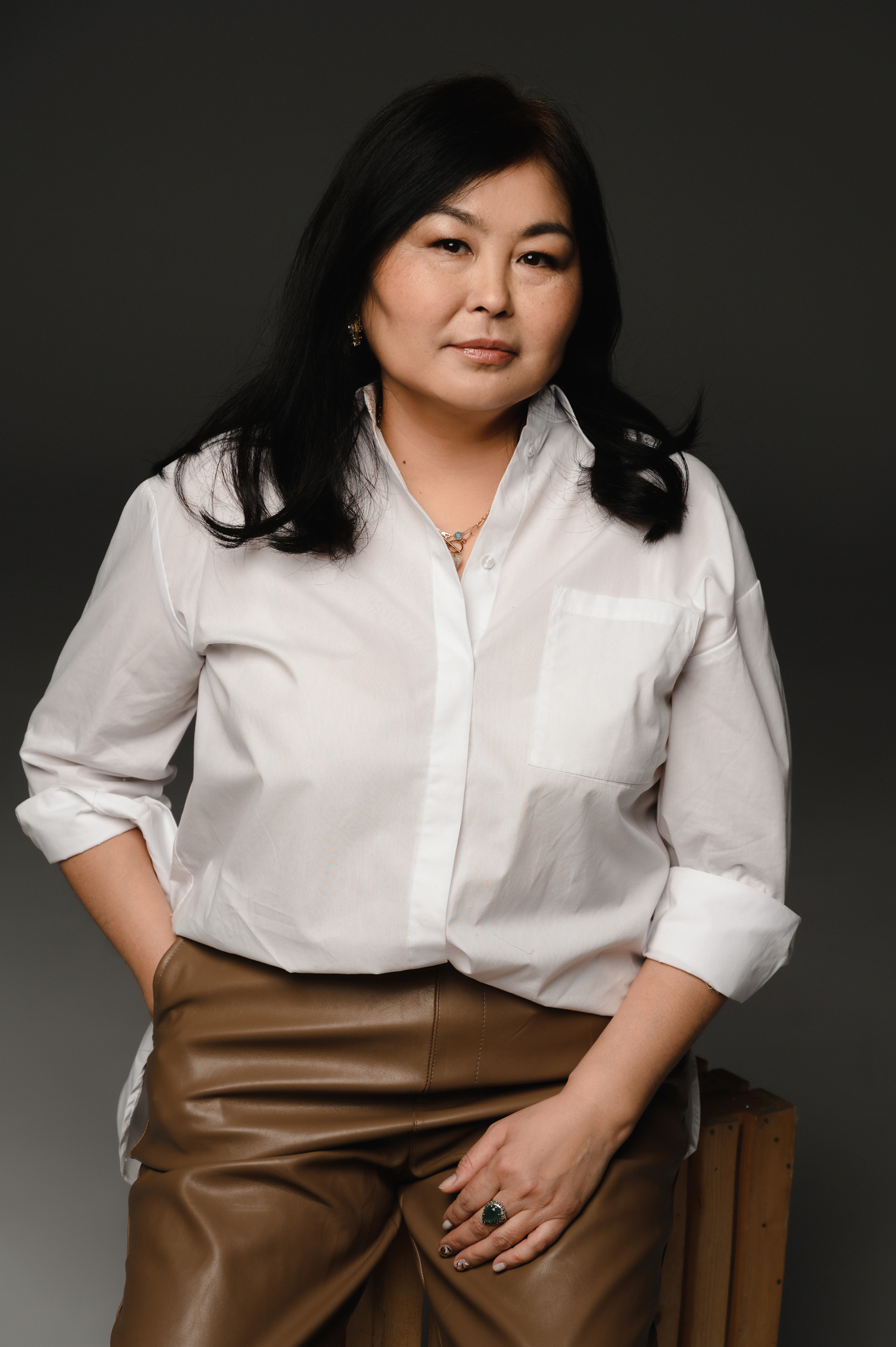 Анна с семьей. Профессиональный фотограф беременности в СПБ. Стильные фотосессии беременности в стиле минимализм и классическая фотография