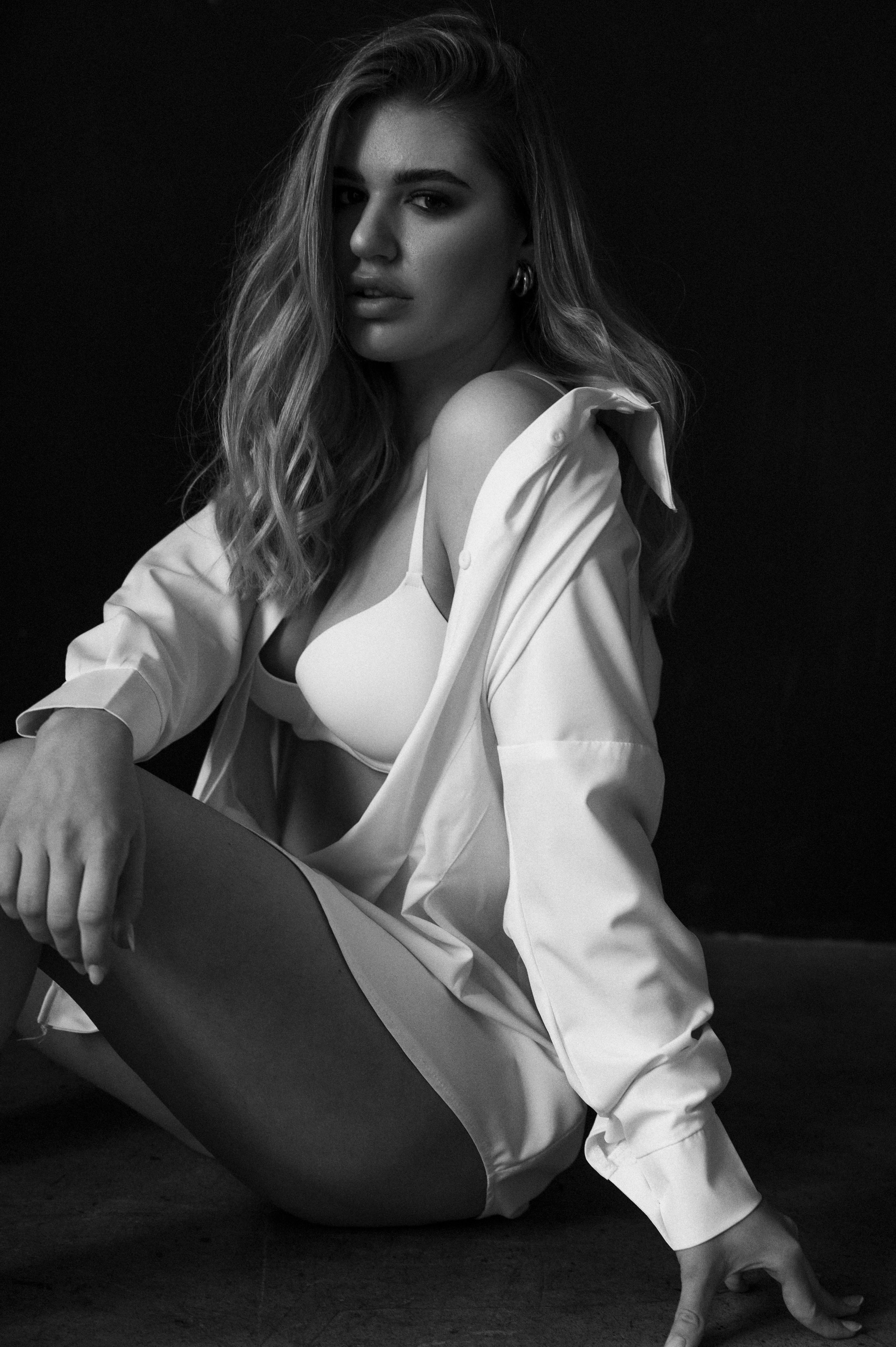 Юля. Профессиональный фотограф беременности в СПБ. Стильные фотосессии беременности в стиле минимализм и классическая фотография