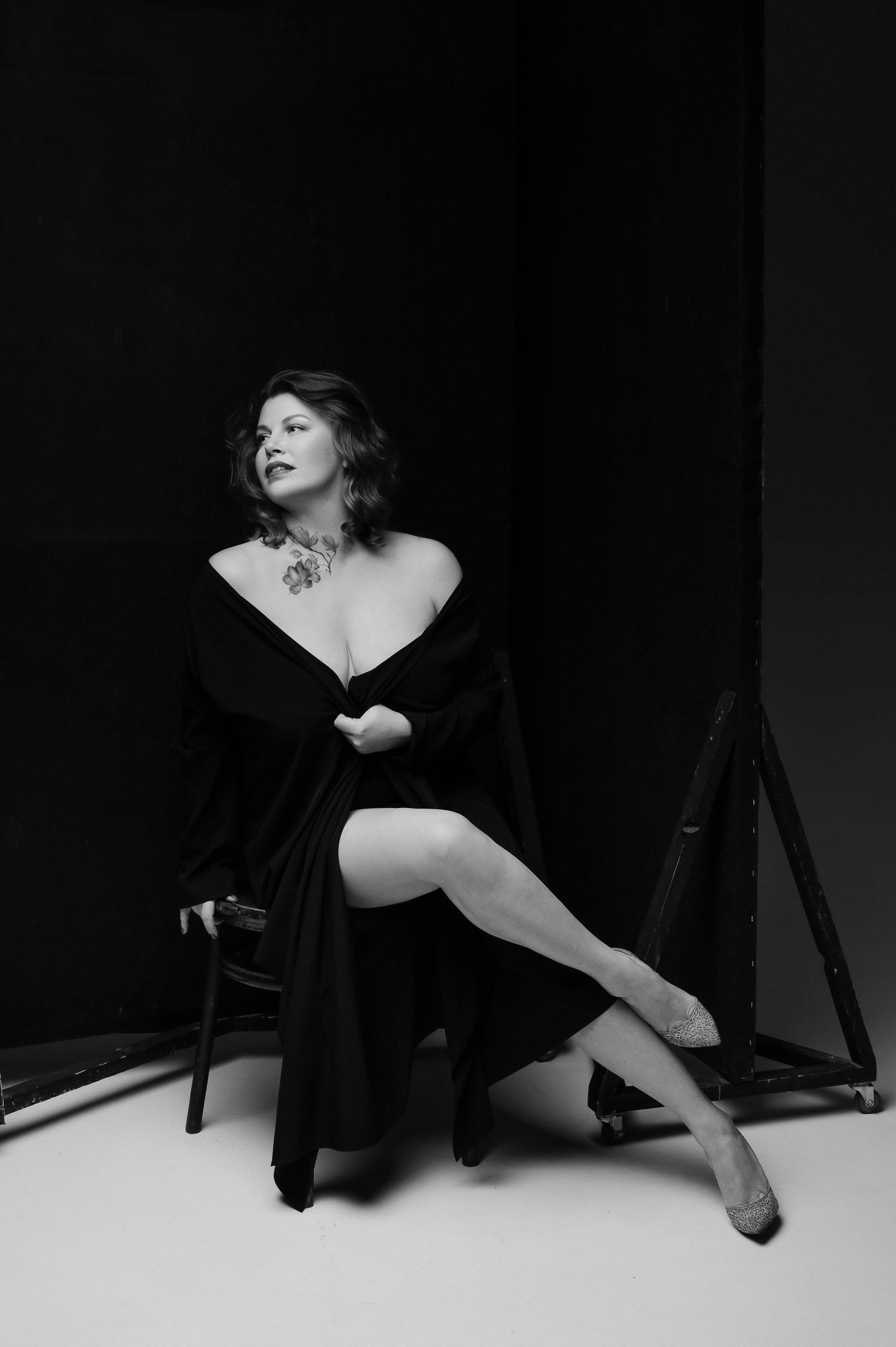 Александра. Профессиональный фотограф беременности в СПБ. Стильные фотосессии беременности в стиле минимализм и классическая фотография