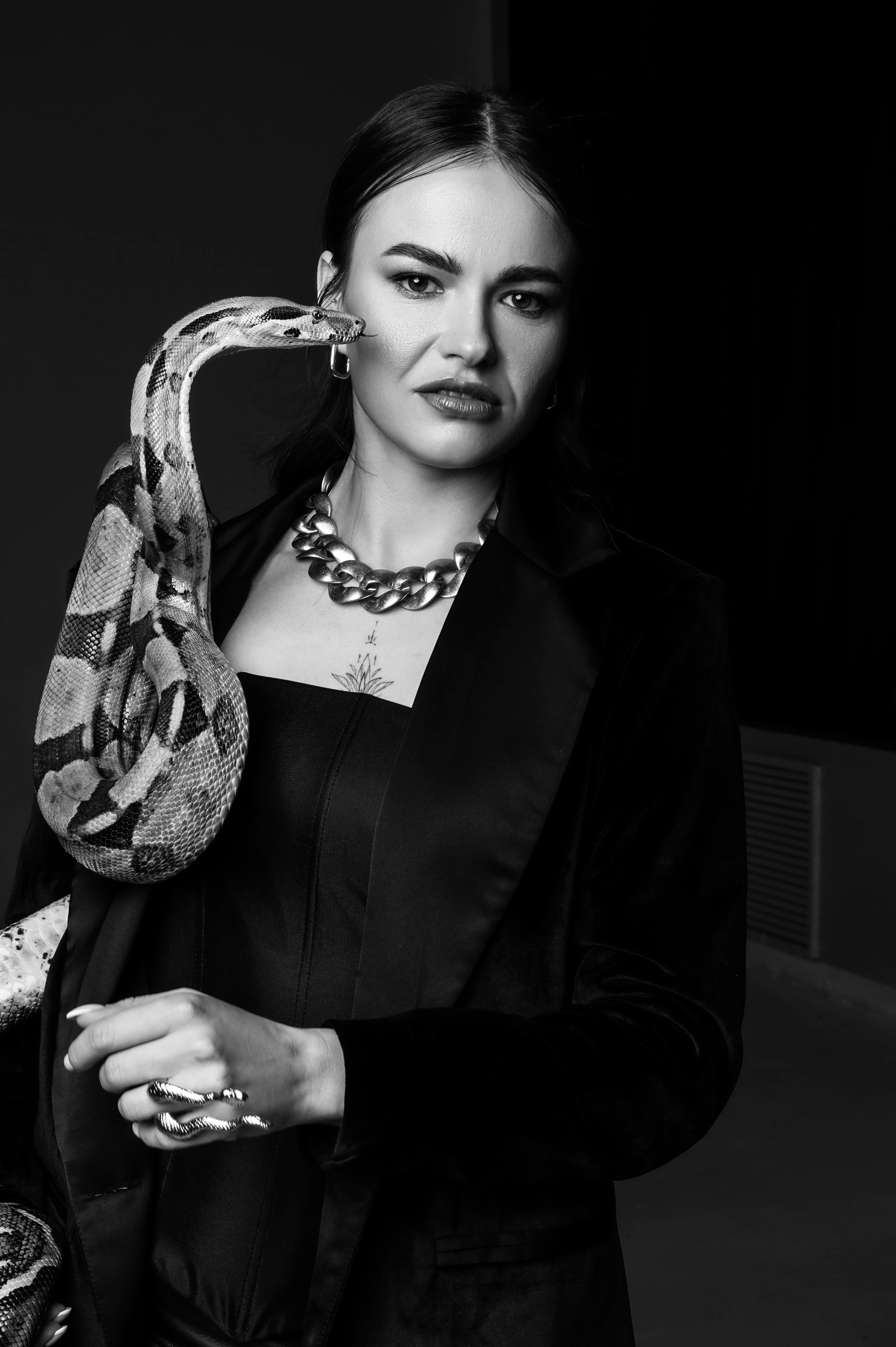 Валерия. Профессиональный фотограф беременности в СПБ. Стильные фотосессии беременности в стиле минимализм и классическая фотография