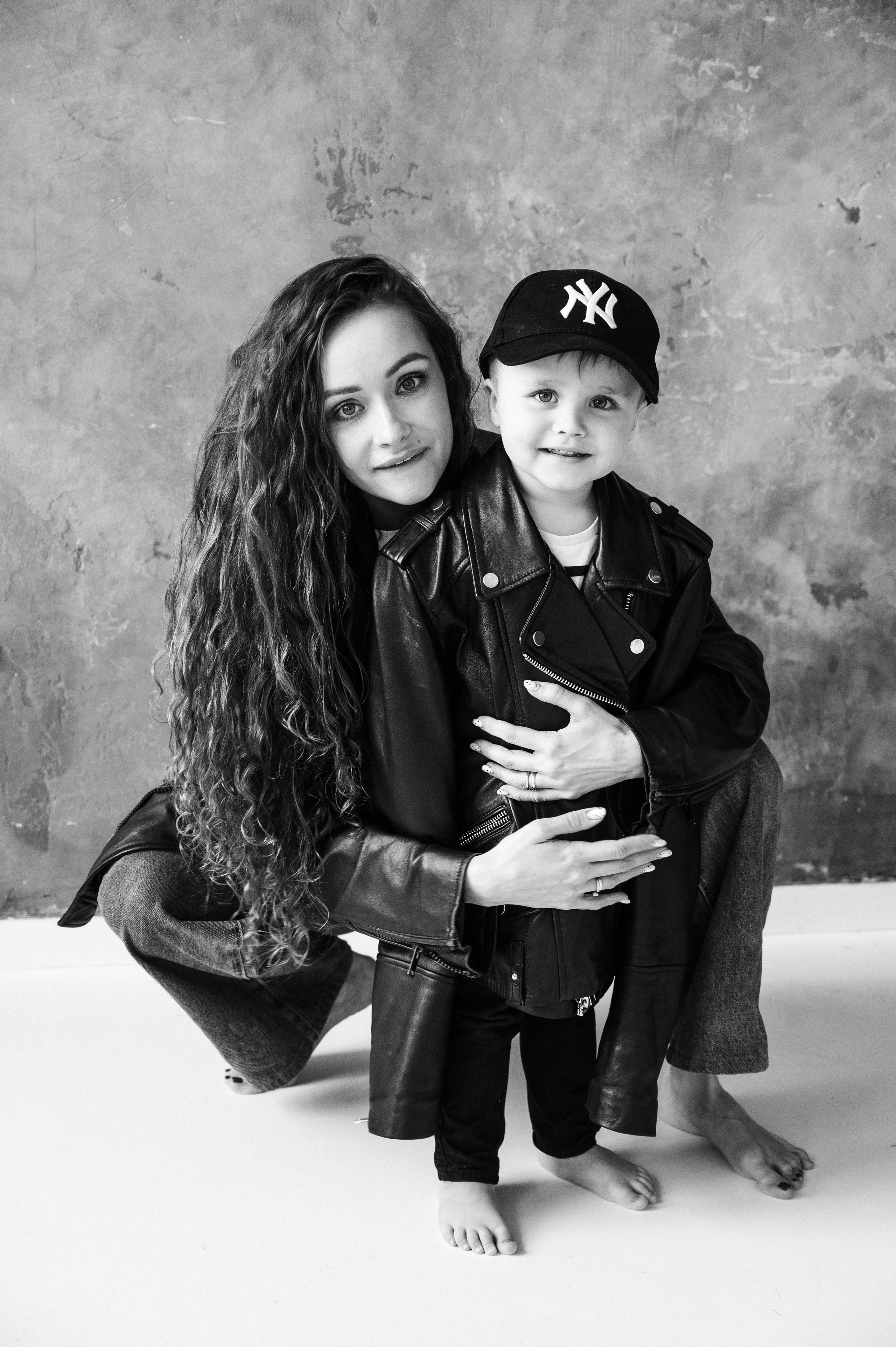 Семейная фотосессия в Санкт-Петербурге от Маргариты Ивановой — душевные кадры с детьми и родителями, помощь в подборе образов, стилист, виза. Профессиональный фотограф беременности в СПБ. Стильные фотосессии беременности в стиле минимализм и классическая фотография