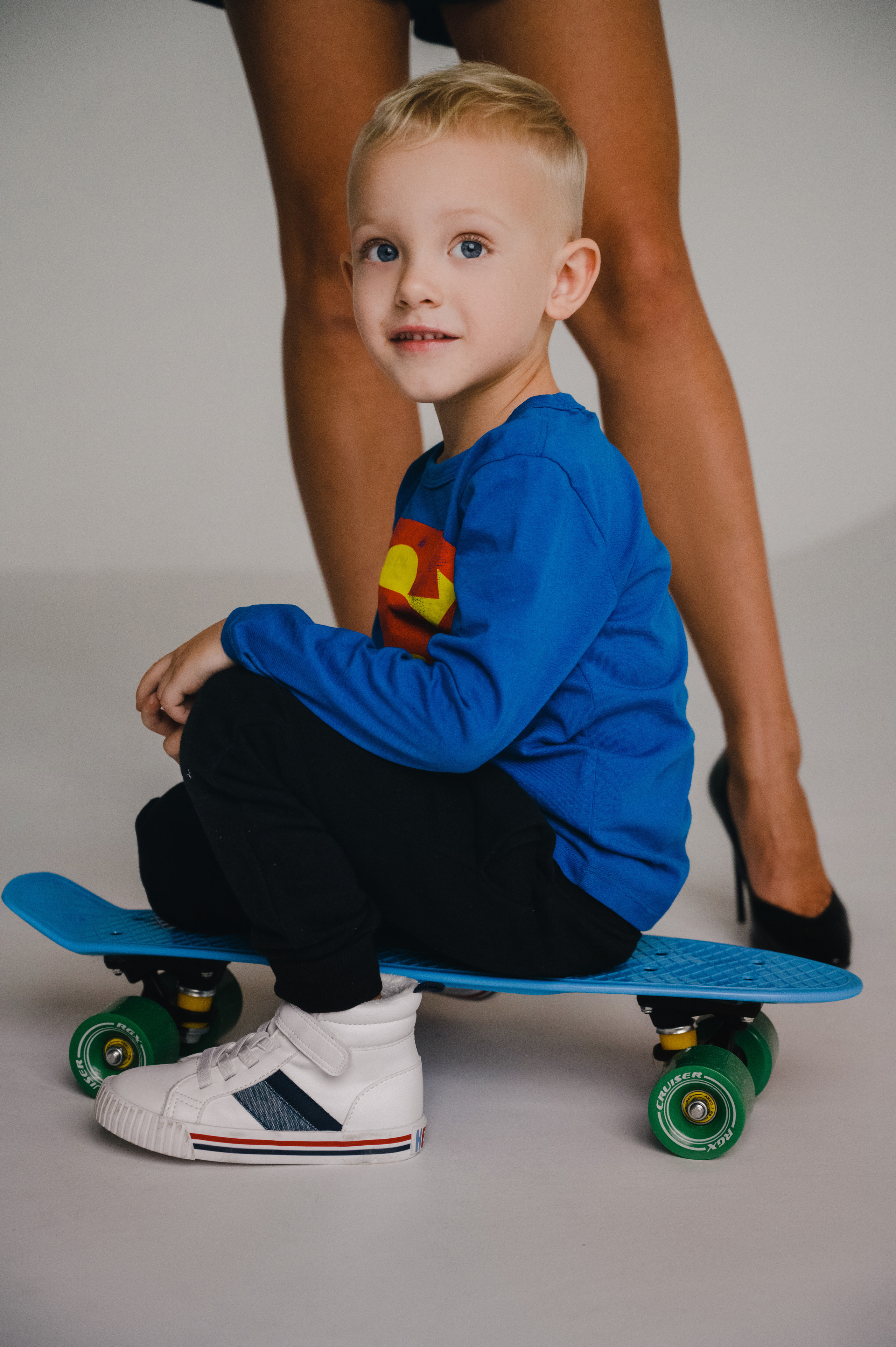 Юлия. Профессиональный фотограф беременности в СПБ. Стильные фотосессии беременности в стиле минимализм и классическая фотография