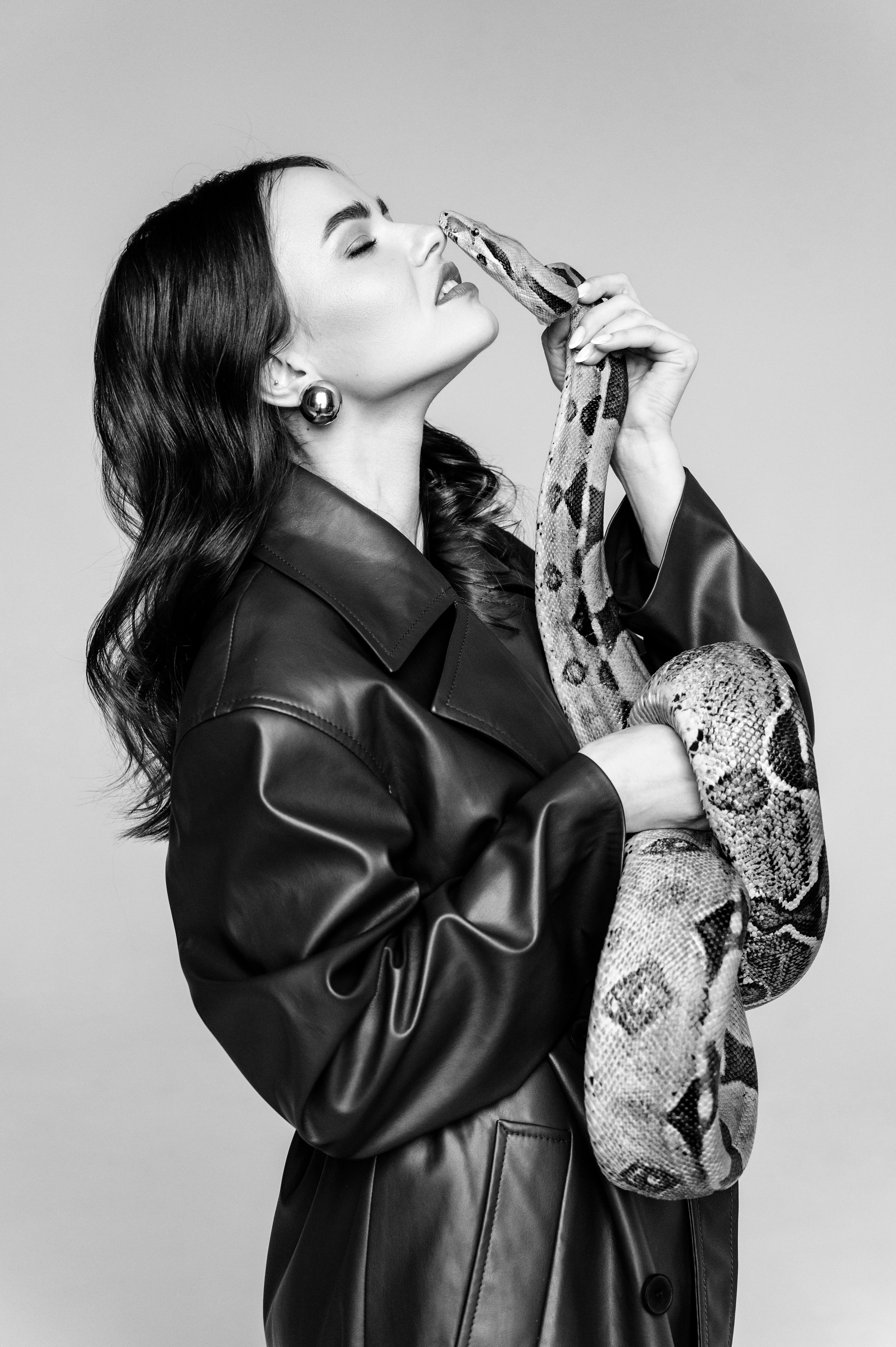 Валерия. Профессиональный фотограф беременности в СПБ. Стильные фотосессии беременности в стиле минимализм и классическая фотография