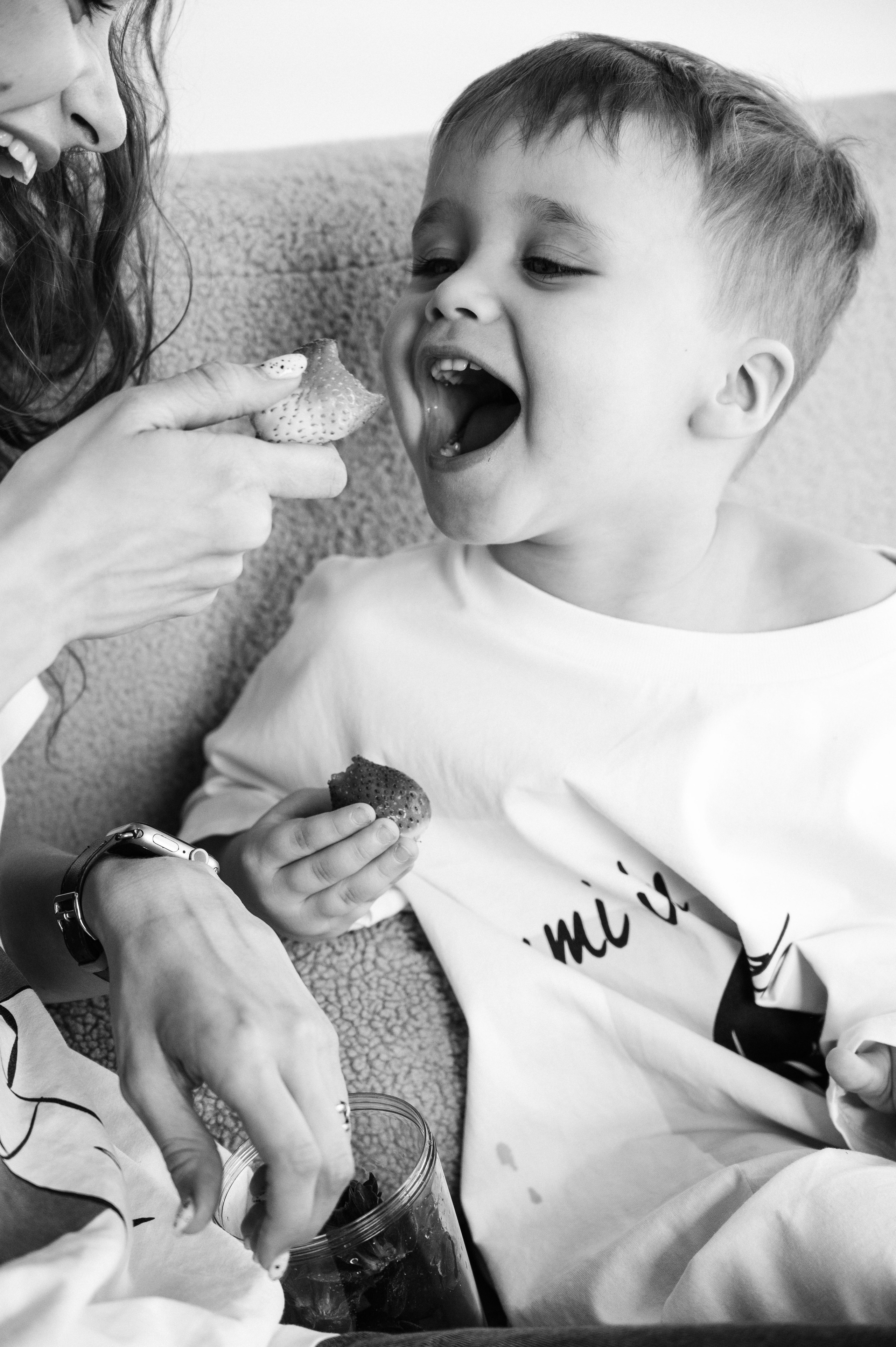 Семейная фотосессия в Санкт-Петербурге от Маргариты Ивановой — душевные кадры с детьми и родителями, помощь в подборе образов, стилист, виза. Профессиональный фотограф беременности в СПБ. Стильные фотосессии беременности в стиле минимализм и классическая фотография