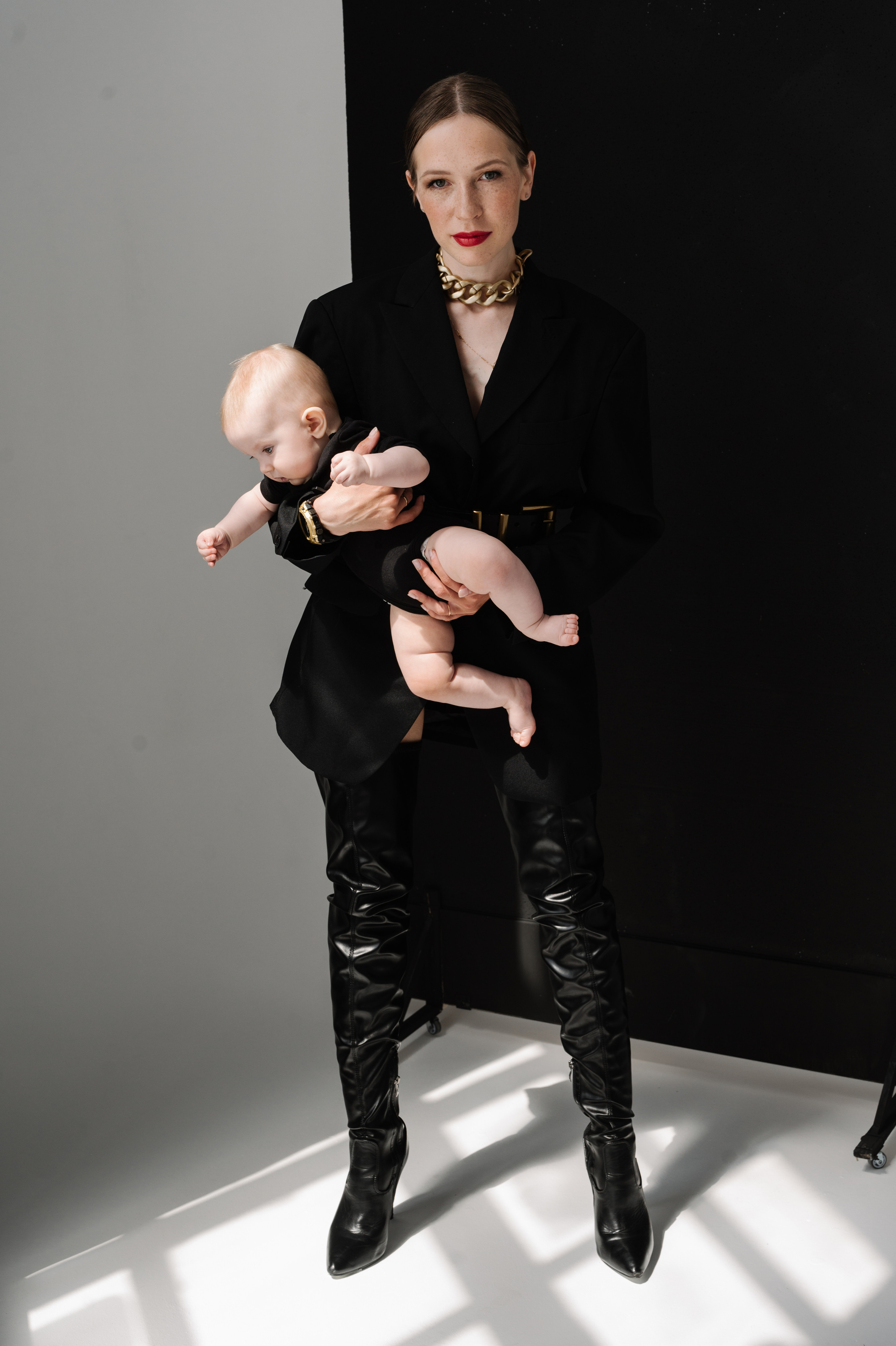 Девочки. Профессиональный фотограф беременности в СПБ. Стильные фотосессии беременности в стиле минимализм и классическая фотография