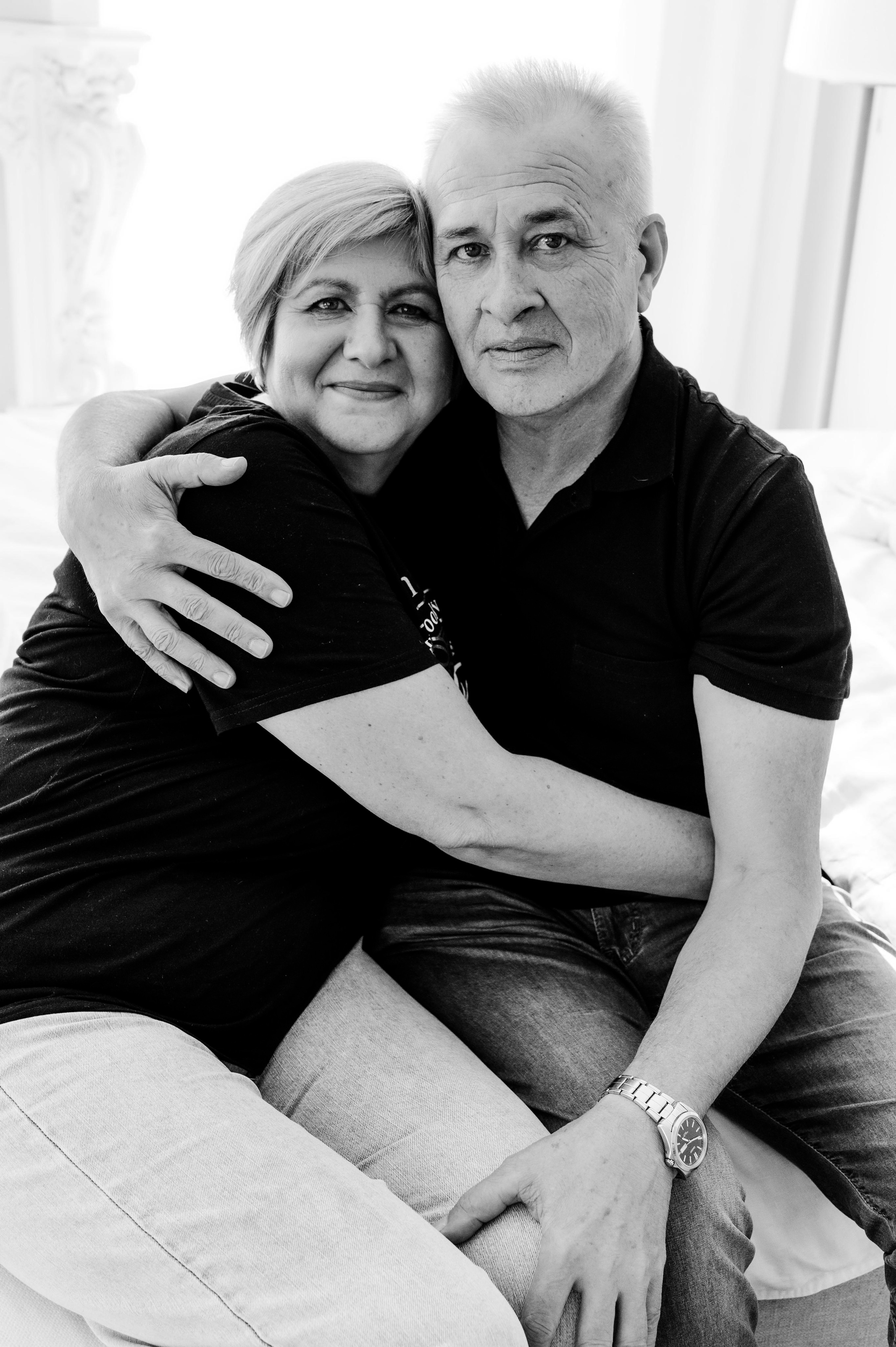 Наташа с семьей. Профессиональный фотограф беременности в СПБ. Стильные фотосессии беременности в стиле минимализм и классическая фотография