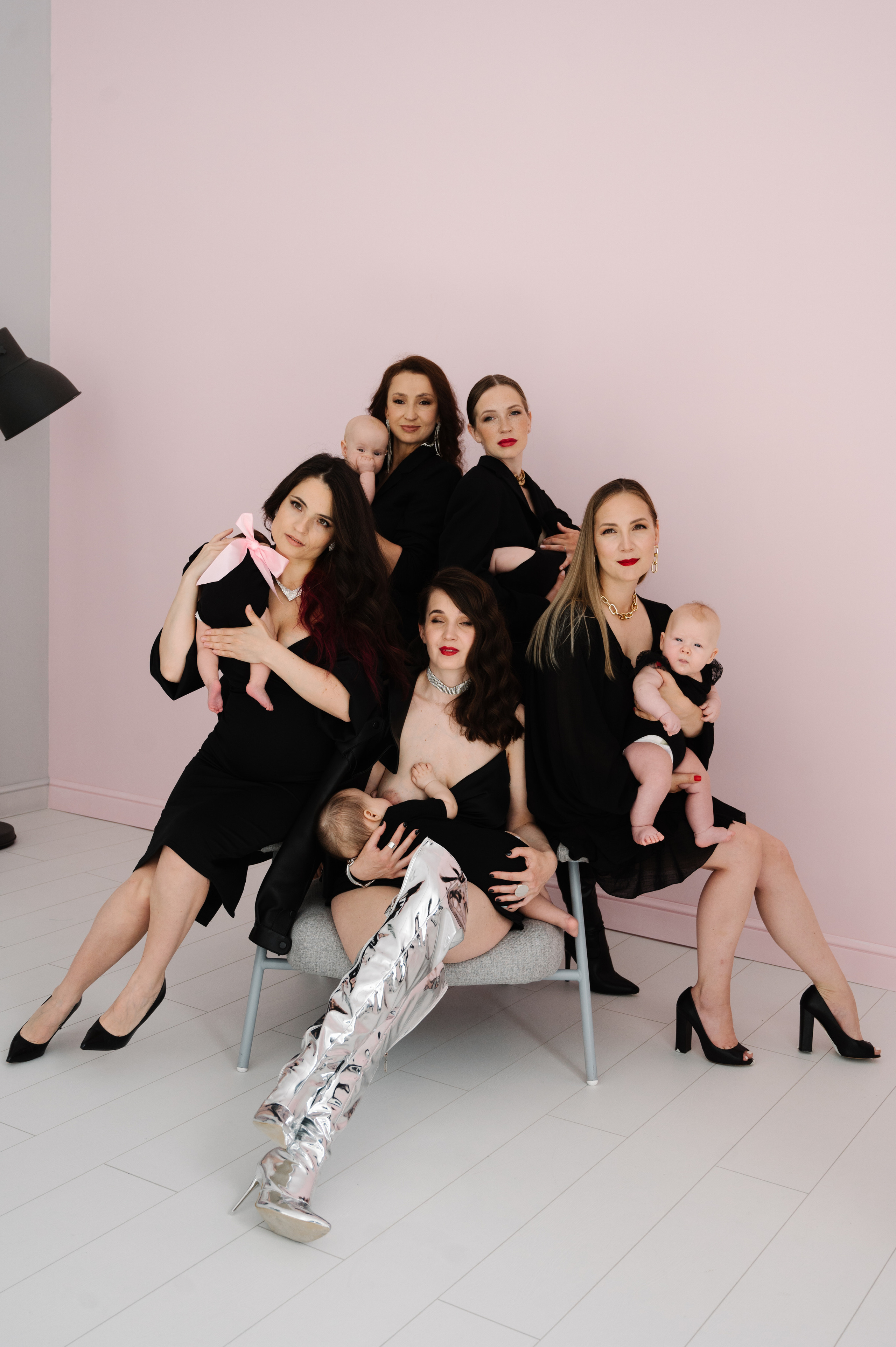 Девочки. Профессиональный фотограф беременности в СПБ. Стильные фотосессии беременности в стиле минимализм и классическая фотография