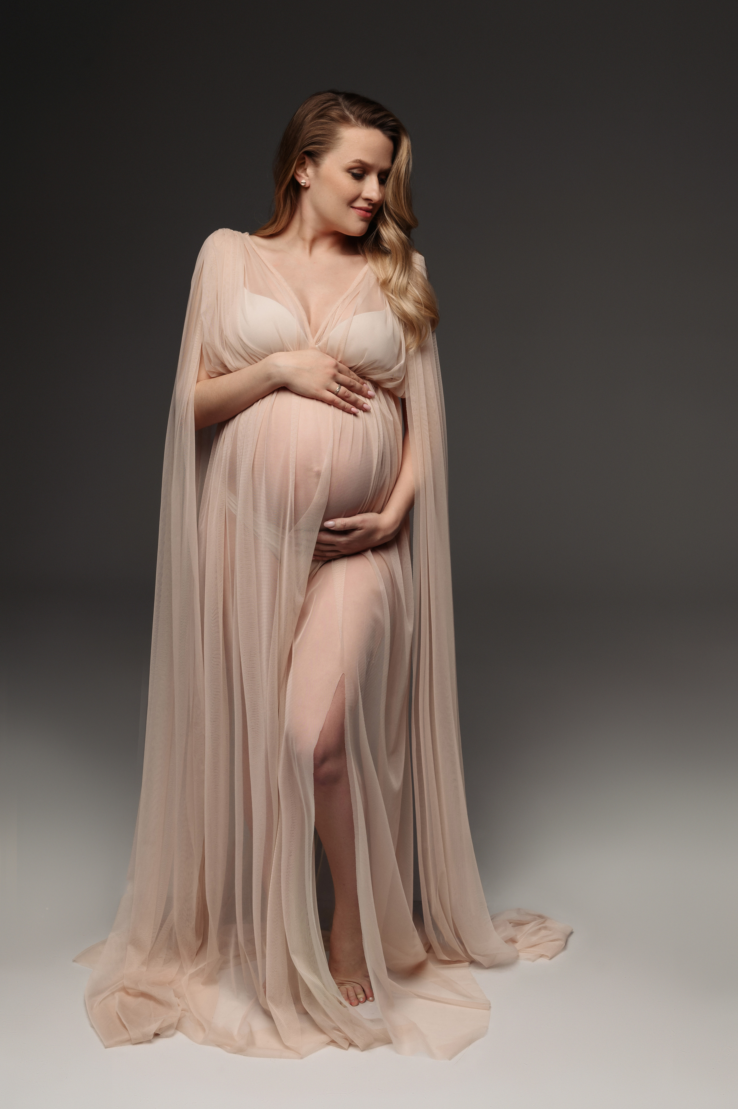 Марина. Профессиональный фотограф беременности в СПБ. Стильные фотосессии беременности в стиле минимализм и классическая фотография