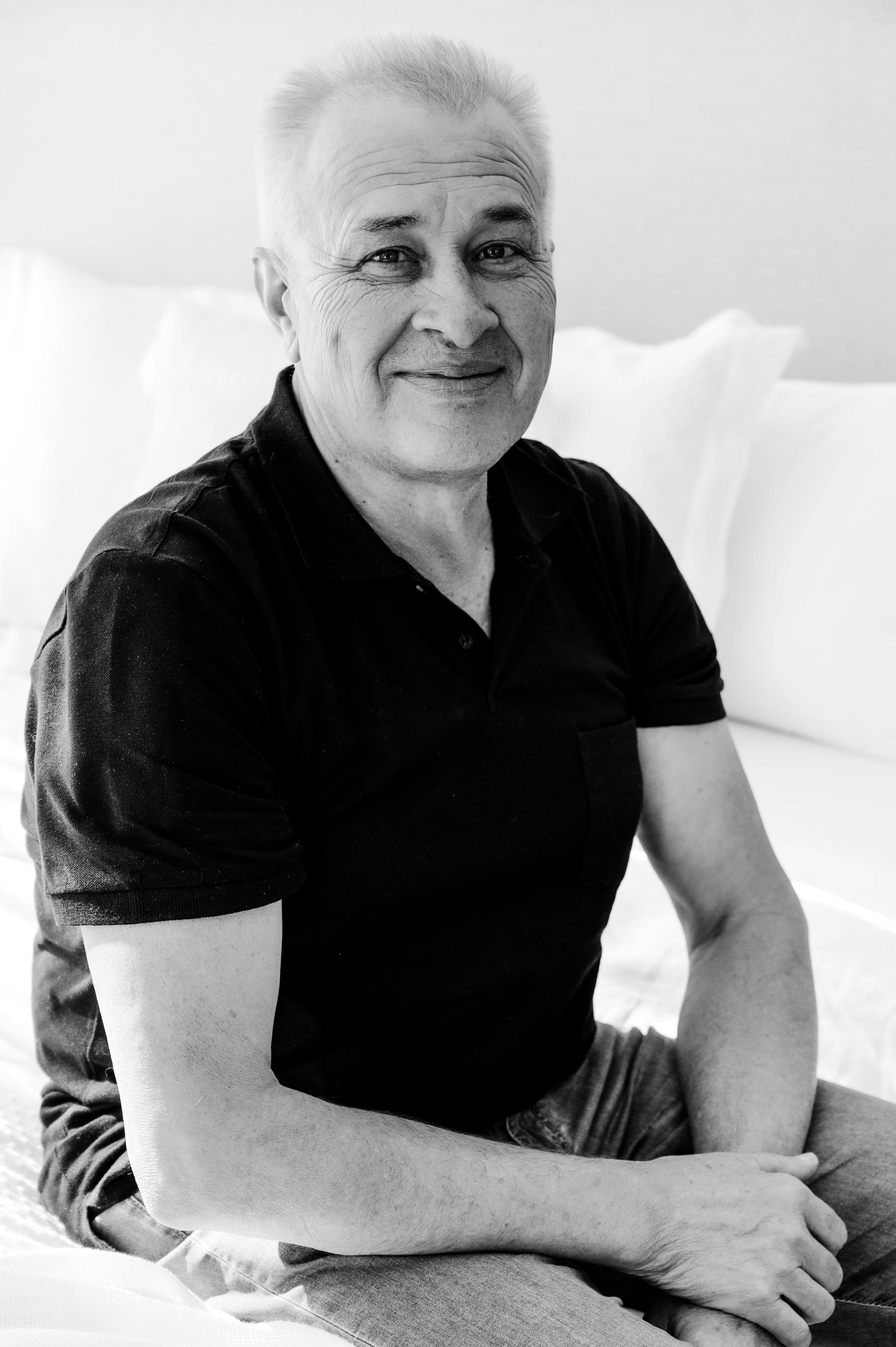 Наташа с семьей. Профессиональный фотограф беременности в СПБ. Стильные фотосессии беременности в стиле минимализм и классическая фотография