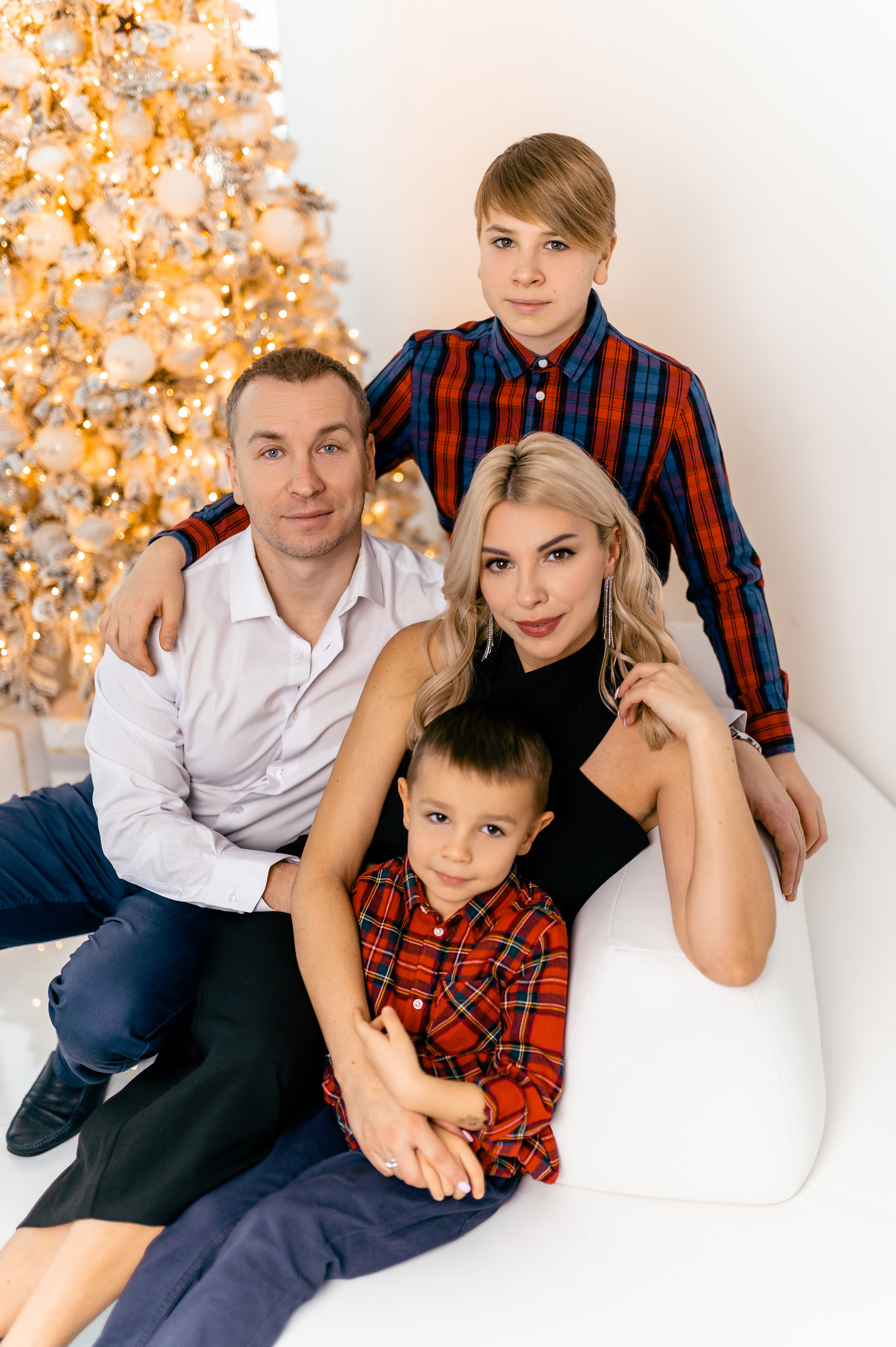 Юлия. Профессиональный фотограф беременности в СПБ. Стильные фотосессии беременности в стиле минимализм и классическая фотография