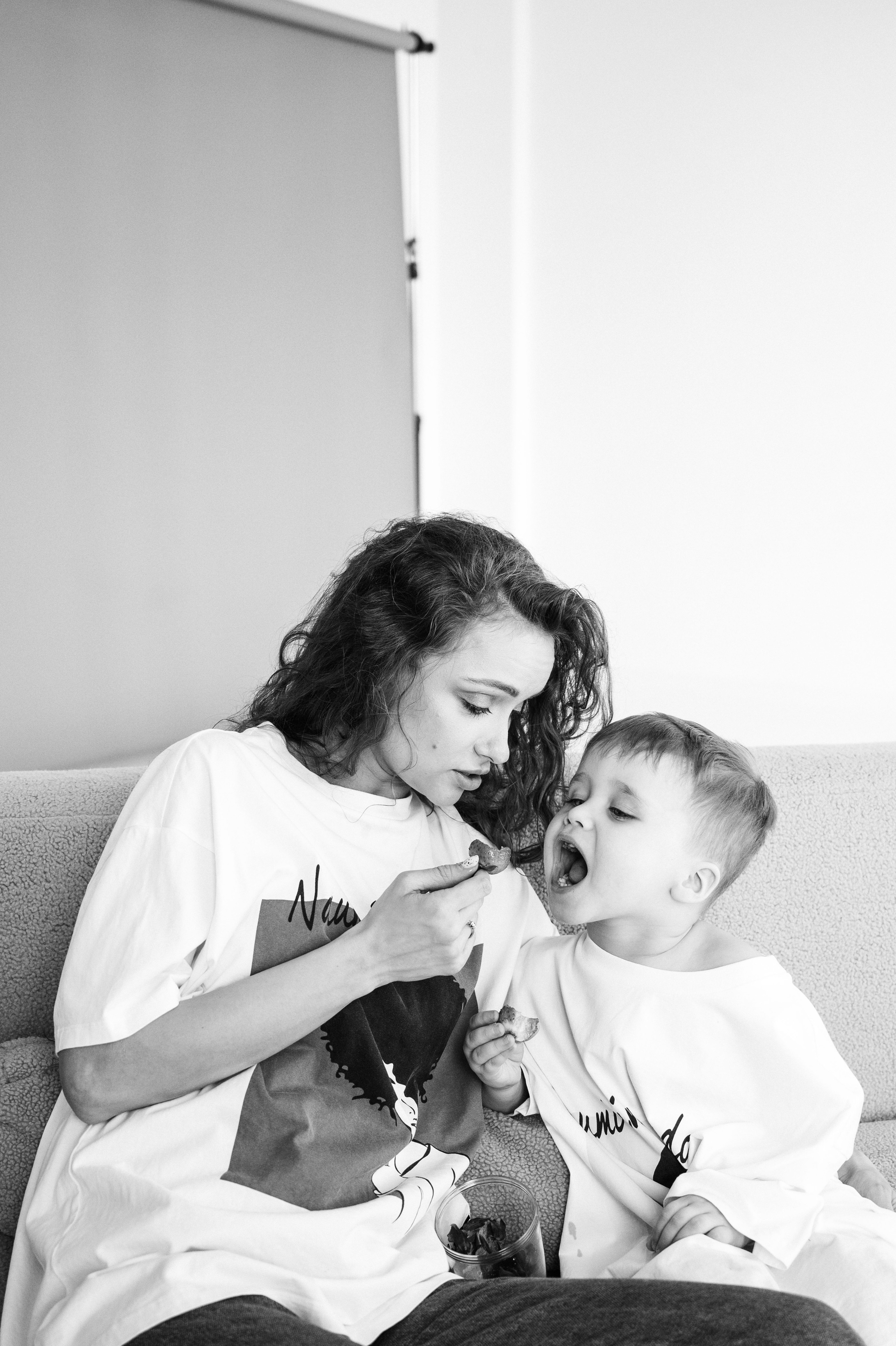 Семейная фотосессия в Санкт-Петербурге от Маргариты Ивановой — душевные кадры с детьми и родителями, помощь в подборе образов, стилист, виза. Профессиональный фотограф беременности в СПБ. Стильные фотосессии беременности в стиле минимализм и классическая фотография